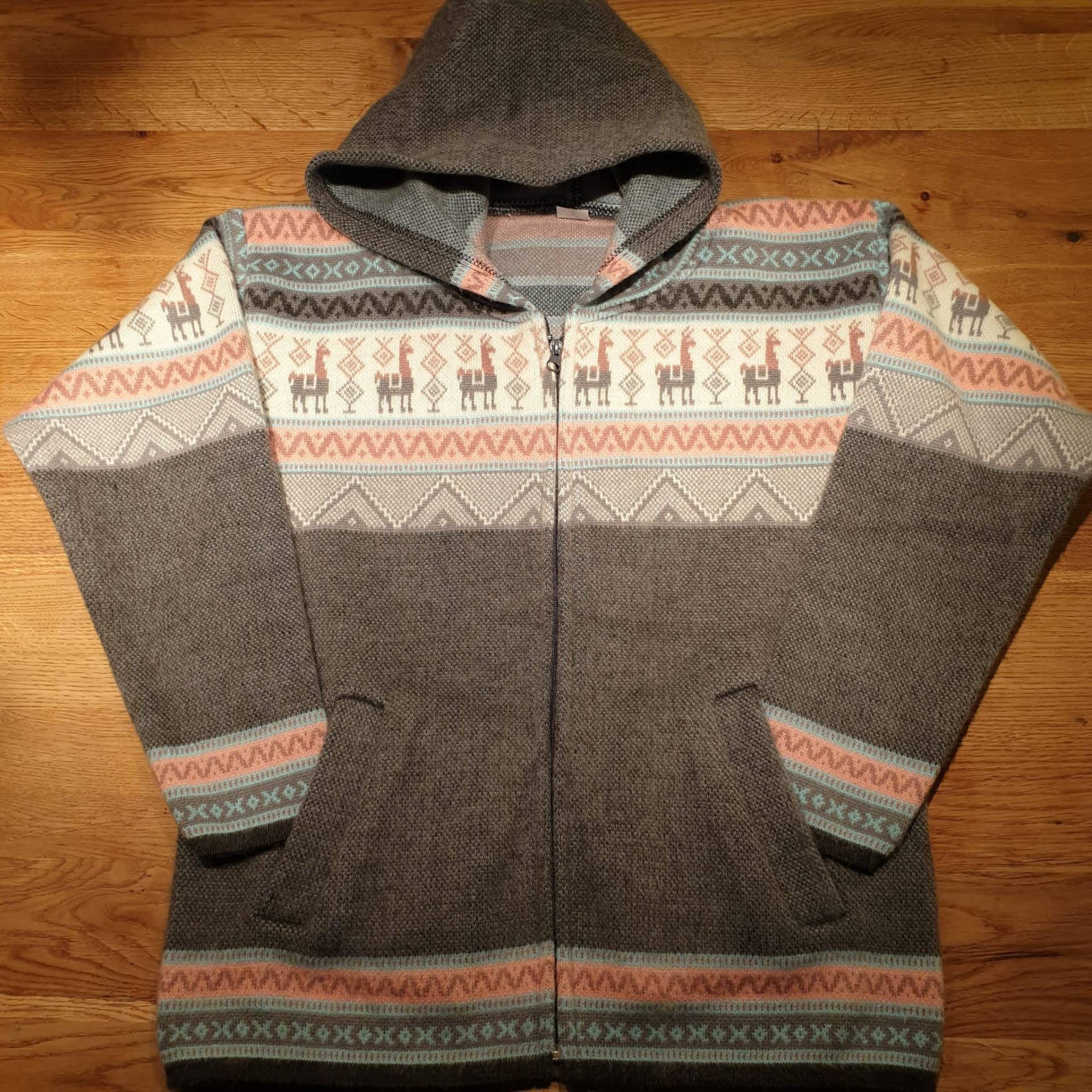 Kuschelig Weiche Jacke Aus Alpakawolle, Grau Rosa Mint Kuschelig Weiche Jacke Aus Alpakawolle, Grau Rosa Mint von AlphaAlpakaUnikate