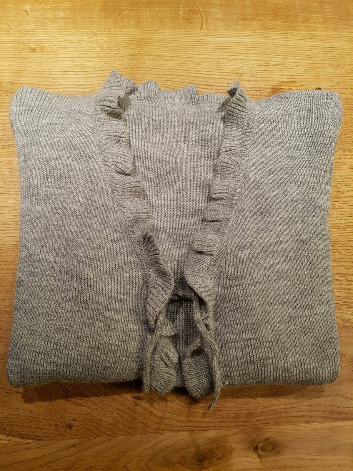 Kuschelig Weiche Und Leichte Jacke Aus Babyalpakawolle, Gestricktes Unikat, Hellgrau Kuschelig Weiche Und Leichte Jacke Aus Babyalpakawolle, Gestricktes Unikat, Hellgrau von AlphaAlpakaUnikate