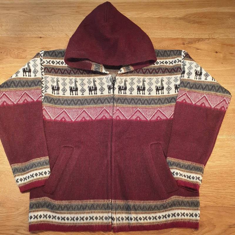 Kuschelig Weiche Und Warme Jacke Aus Babyalpakawolle, Rot Mit Muster von AlphaAlpakaUnikate