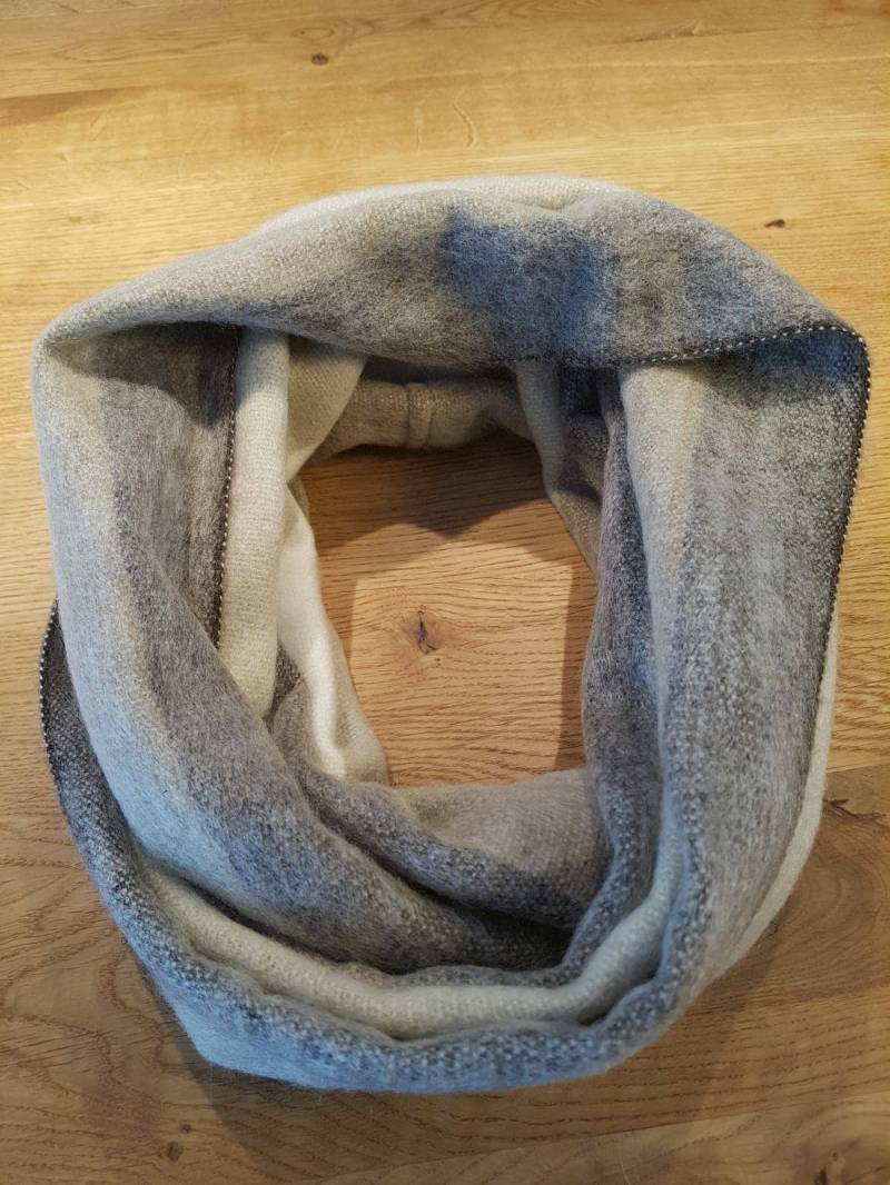 Kuschelig Weicher Loopschal Aus Babyalpakawolle, Beigetöne von AlphaAlpakaUnikate