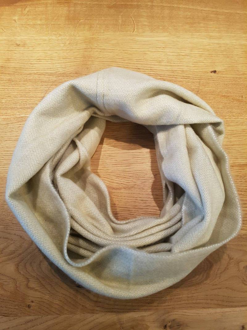 Kuschelig Weicher Loopschal Aus Babyalpakawolle, Gewebtes Unikat, Beige von AlphaAlpakaUnikate