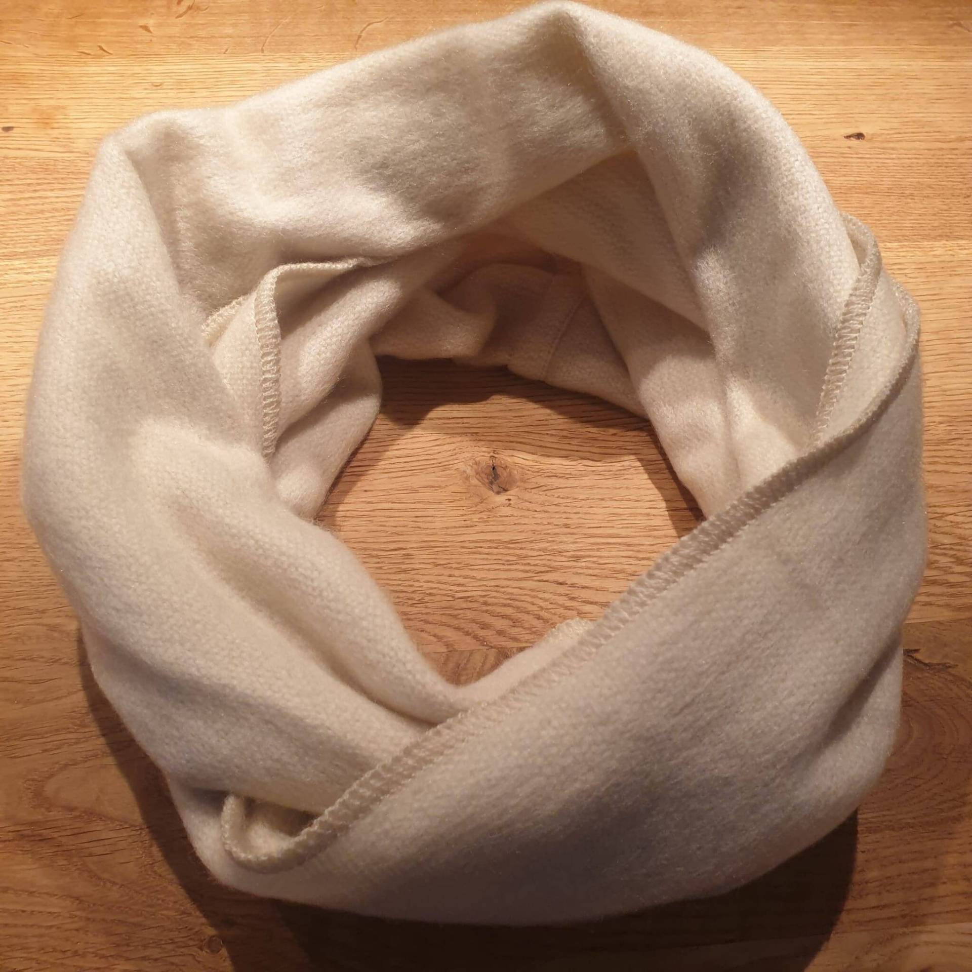 Kuschelig Weicher Loopschal Aus Babyalpakawolle, Gewebtes Unikat, Wollweiss Kuschelig Weicher Loopschal Aus Babyalpakawolle, Gewebtes Unikat, Wollweiss von AlphaAlpakaUnikate