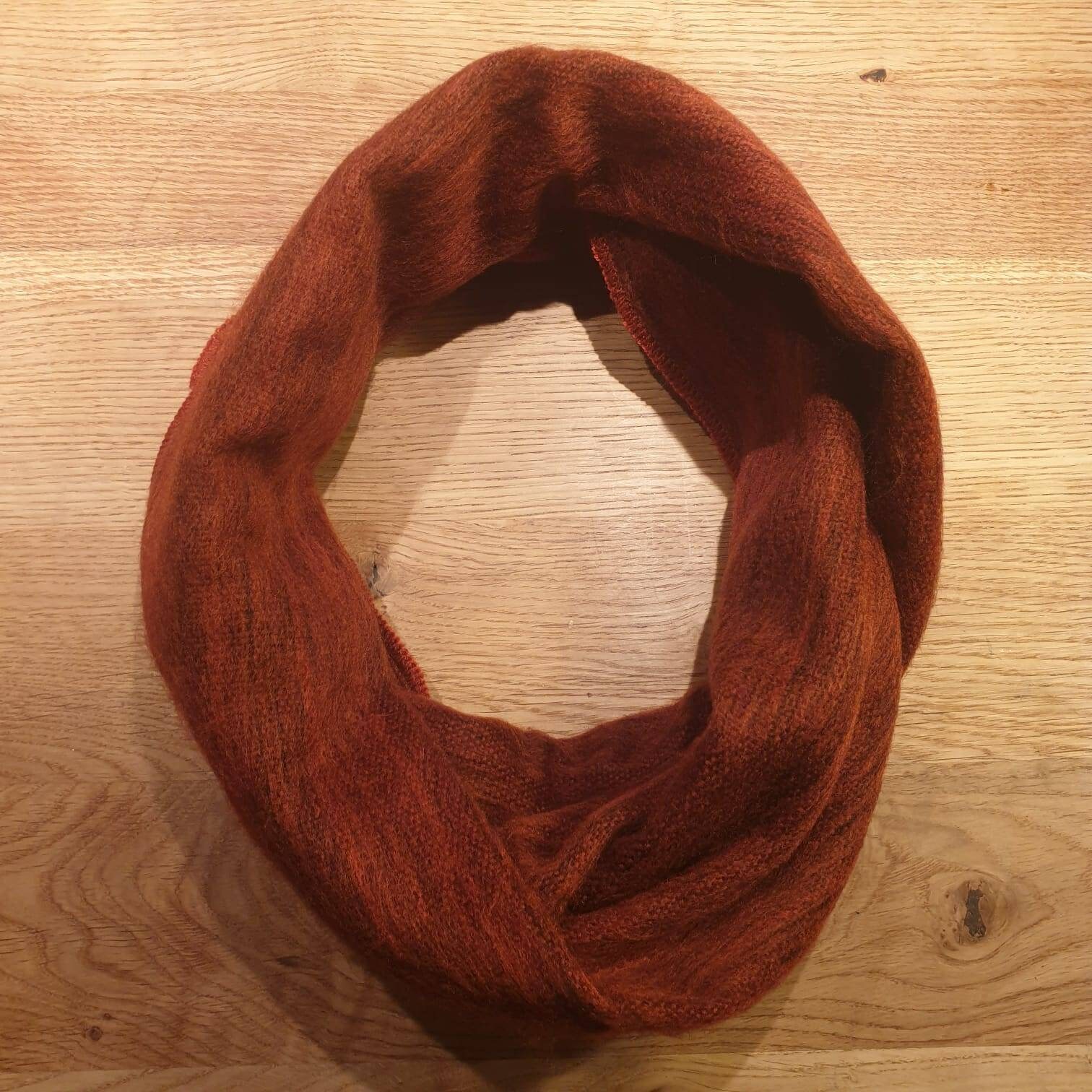 Kuschelig Weicher Loopschal Aus Babyalpakawolle, Orange Dunkel Kuschelig Weicher Loopschal Aus Babyalpakawolle, Orange Dunkel von AlphaAlpakaUnikate