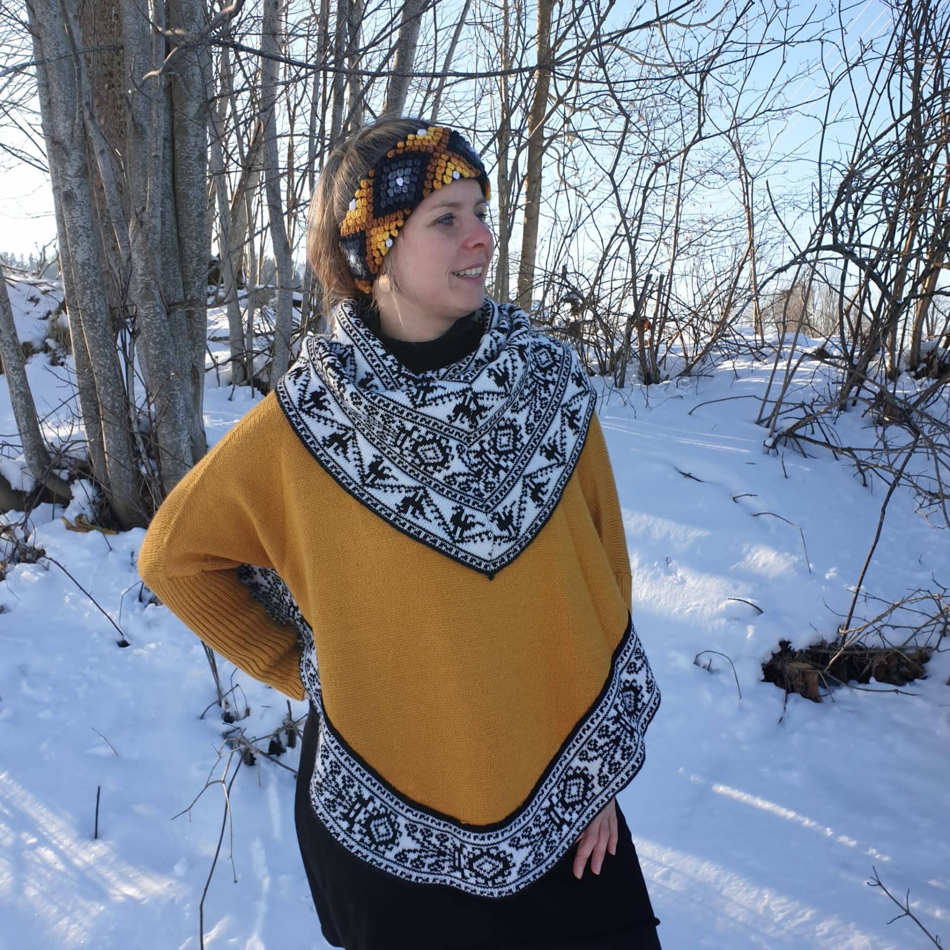 Kuschelig Weicher Poncho Mit Ärmeln Aus Babyalpakawolle, Gelb Kuschelig Weicher Poncho Mit Ärmeln Aus Babyalpakawolle, Gelb von AlphaAlpakaUnikate