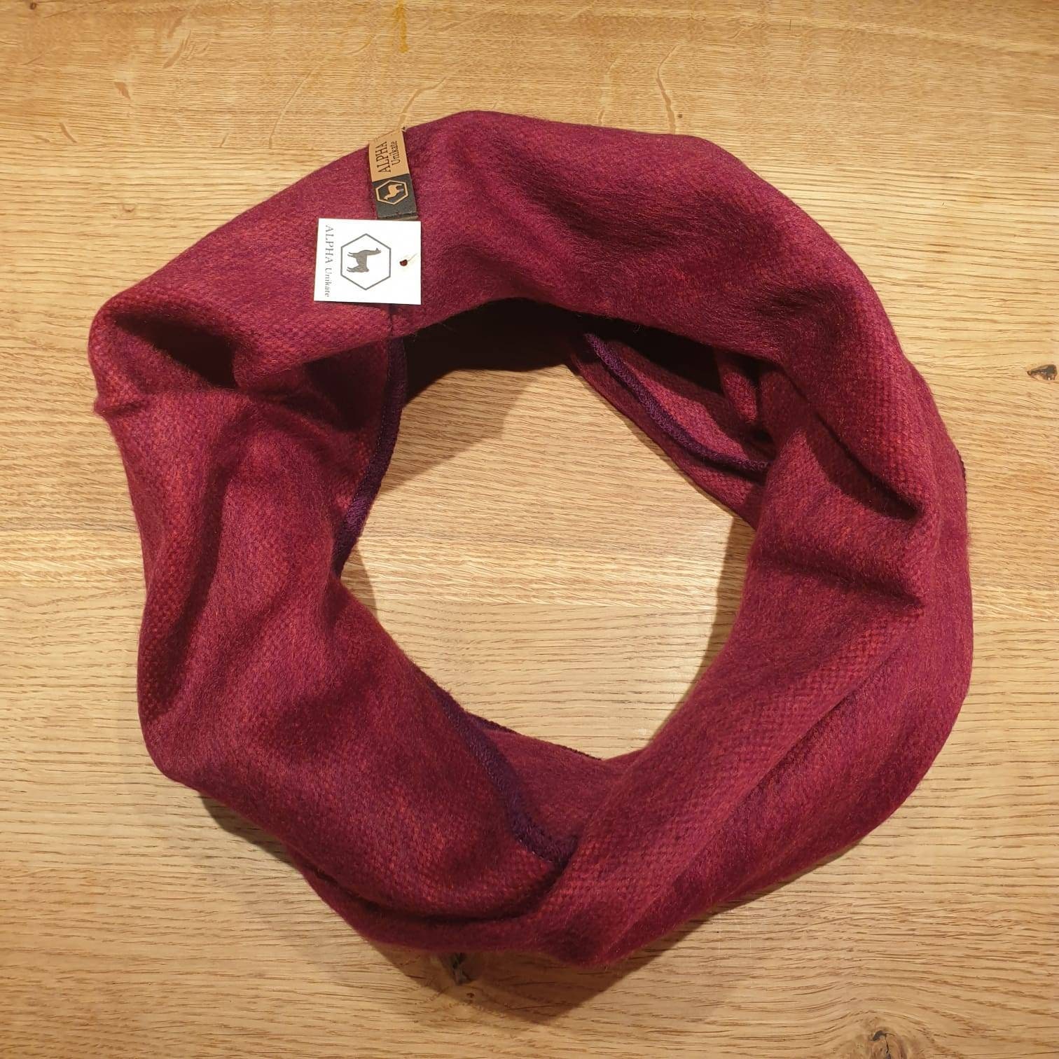 Loopschal Aus Babyalpakawolle Beere Loopschal Aus Babyalpakawolle Beere von AlphaAlpakaUnikate