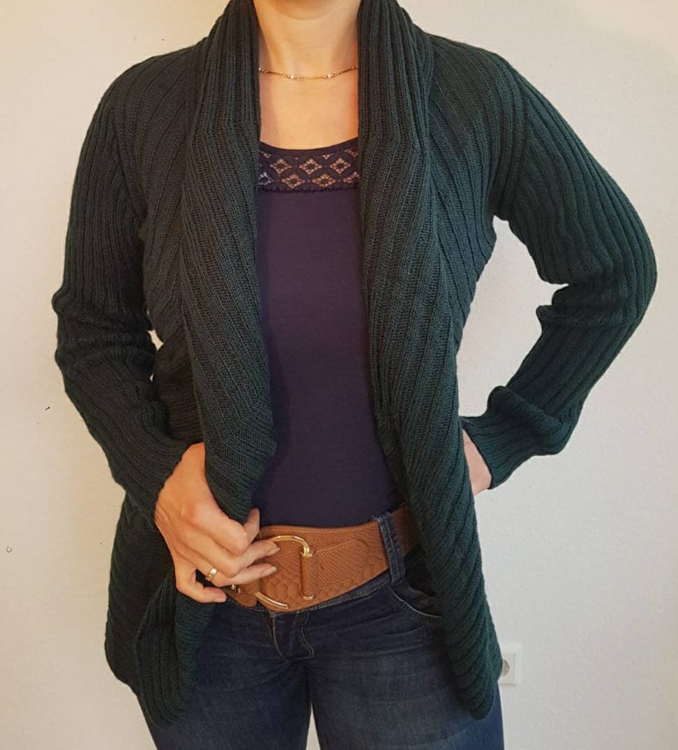 Rundstrickjacke Aus Alpakawolle, Dunkelpetrol, Gestricktes Unikat Rundstrickjacke Aus Alpakawolle, Dunkelpetrol, Gestricktes Unikat von AlphaAlpakaUnikate