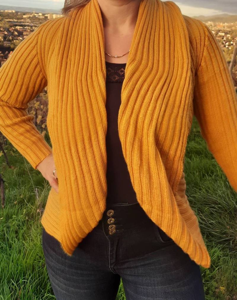 Rundstrickjacke Aus Alpakawolle, Gelb, Gestricktes Unikat von AlphaAlpakaUnikate