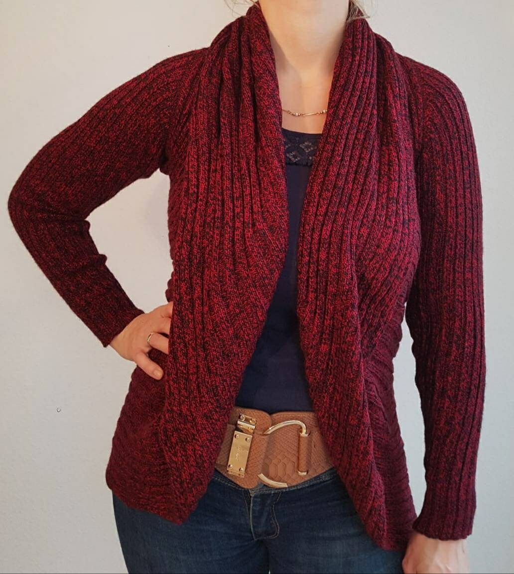 Rundstrickjacke Beidseitig Aus Alpakawolle, Rot-Schwarz Meliert Rundstrickjacke Beidseitig Aus Alpakawolle, Rot-Schwarz Meliert von AlphaAlpakaUnikate