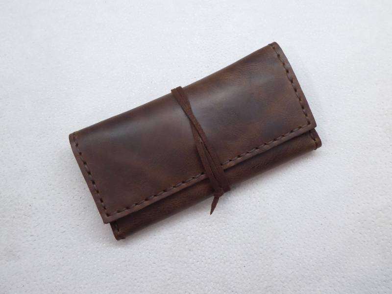Handgefertigte Leder Tabaktasche, Braun Rolling Zigaretten Etui, Gewachste Rindsleder Handgefertigte Leder Tabaktasche, Braun Rolling Zigaretten Etui, Gewachste Rindsleder von AlphaLeatherCraft