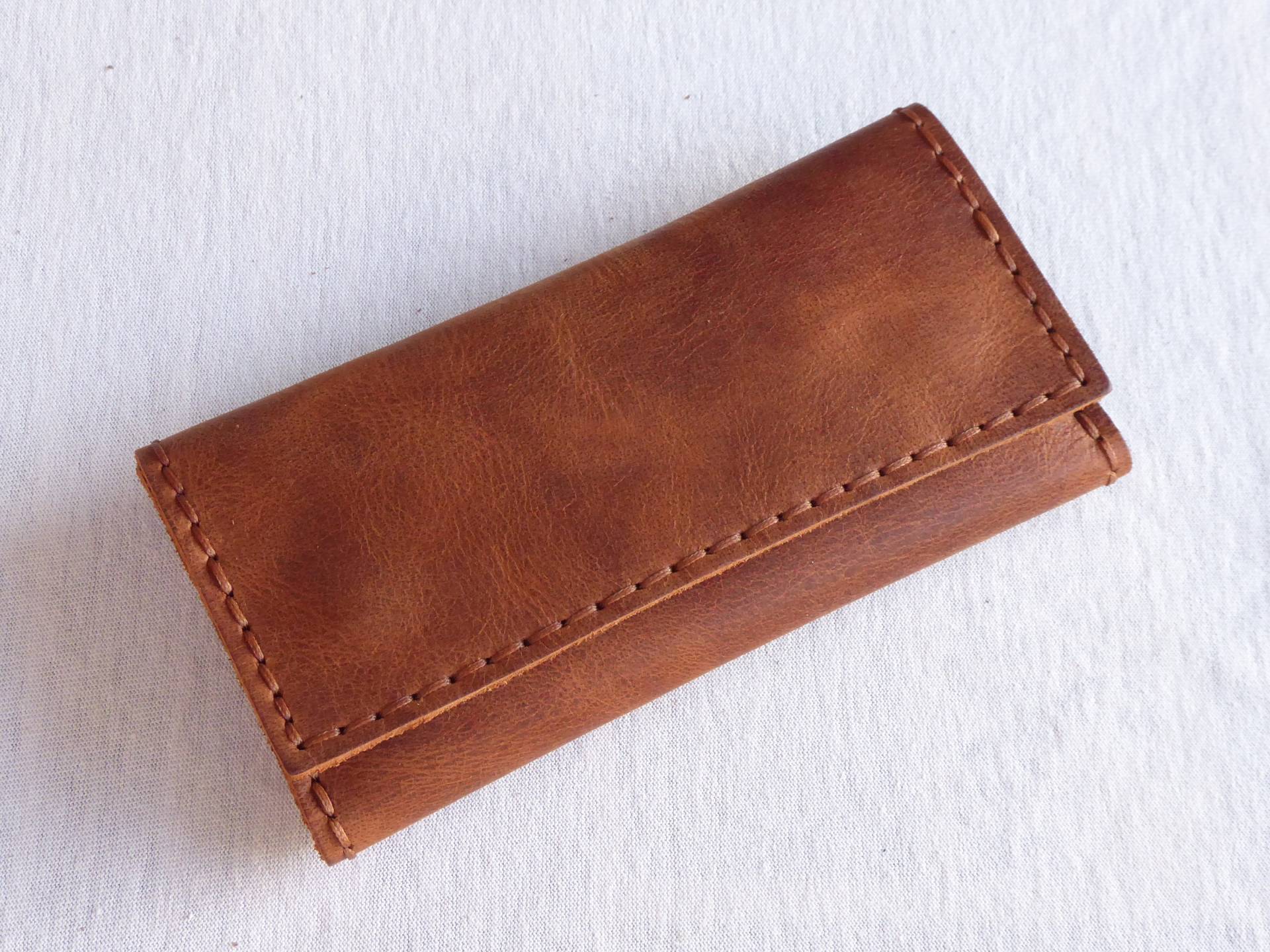 Handgefertigte Leder Tabaktasche, Tabakbeutel, 3-Fach Mit Druckknöpfen, Handgefertigtes Rolling Zigaretten Etui, Gewachstes Rindsleder Handgefertigte Leder Tabaktasche, Tabakbeutel, 3-Fach Mit Druckknöpfen, Handgefertigtes Rolling Zigaretten Etui, Gewachstes Rindsleder von AlphaLeatherCraft