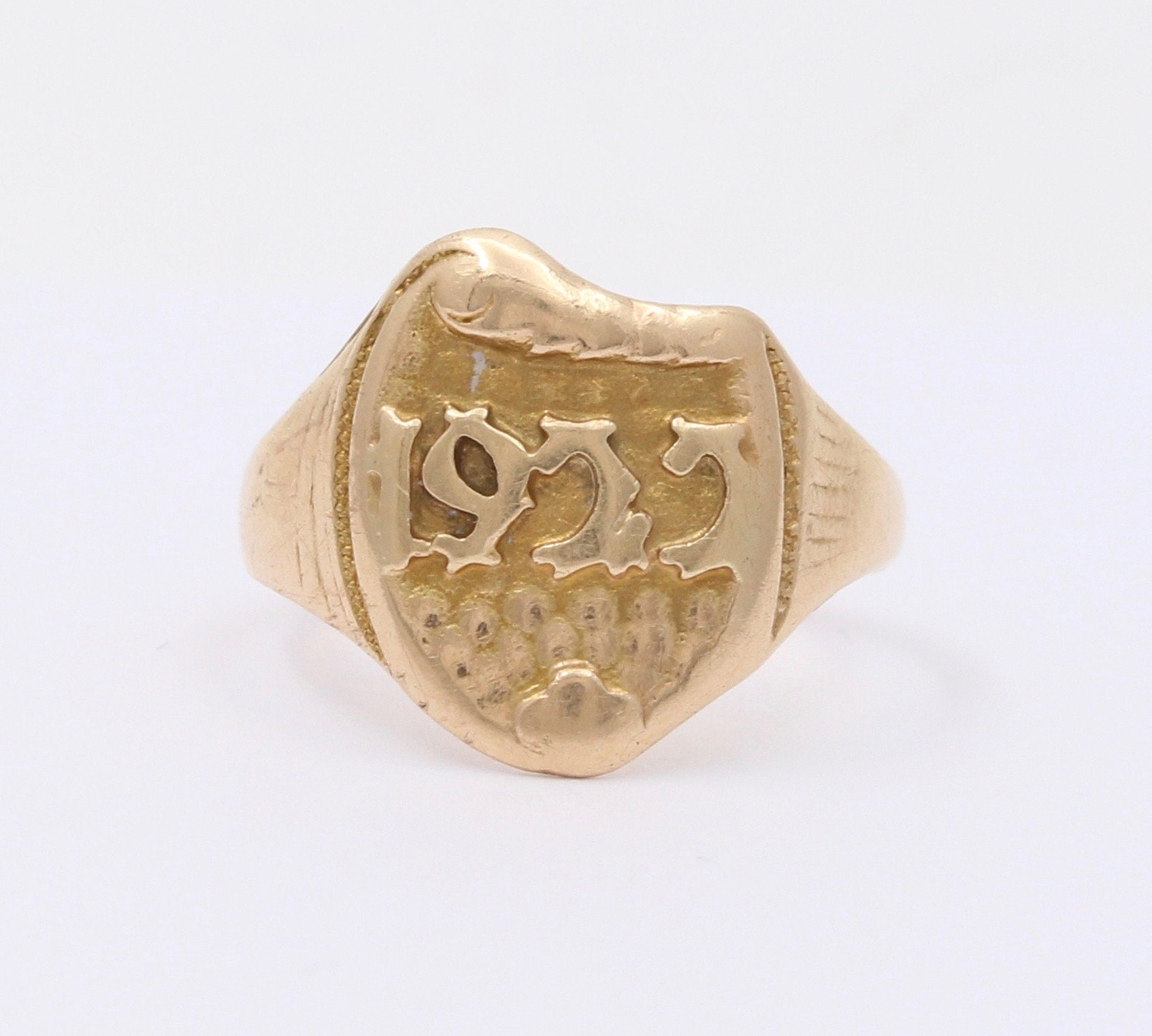 Art Deco 14K Gold "1922" Datum Ring, Antiker Schild Ring von AlphaOmegaJewels