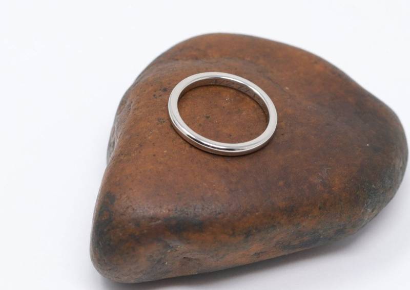 2 Mm Wolframring, Weißgold Plattiert Dünner Damenring von AlphaTungsten