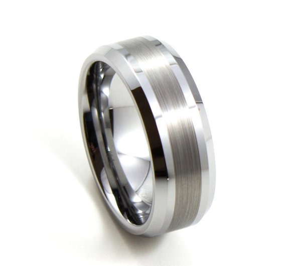 Atemberaubende Männer Komfort Hochzeit Band Satin Finish Center, Kostenlose Gravur, Passform, 8mm Herrenring, Langlebig, Größen 7-13 von AlphaTungsten