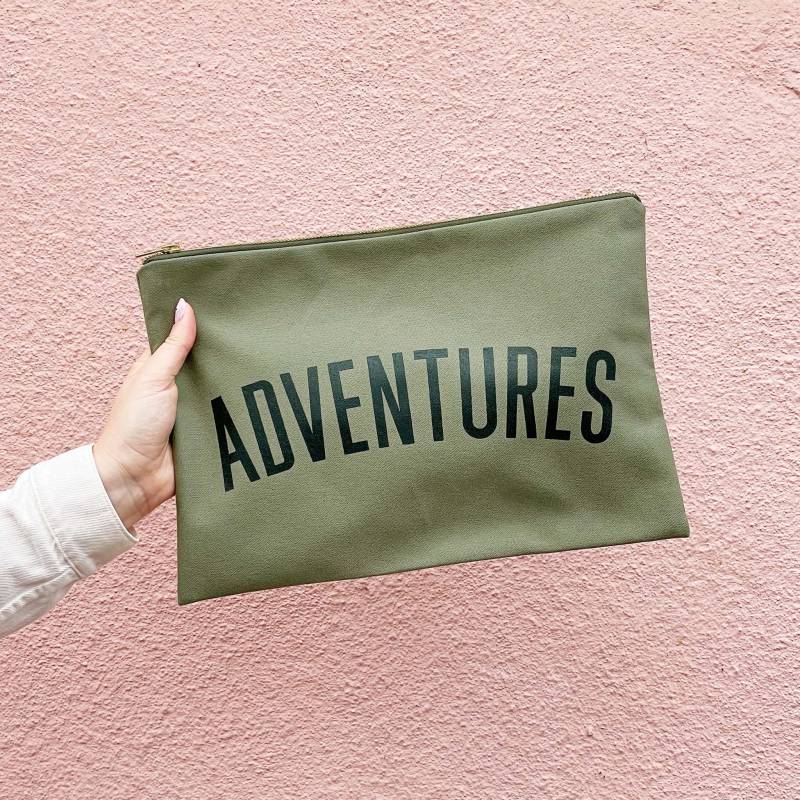 Adventures Extra Groß Beutel - Großes Reise Portemonnaie Oversized Urlaubs Geldbörse Xl Reißverschluss Grüne Clutch von AlphabetBags