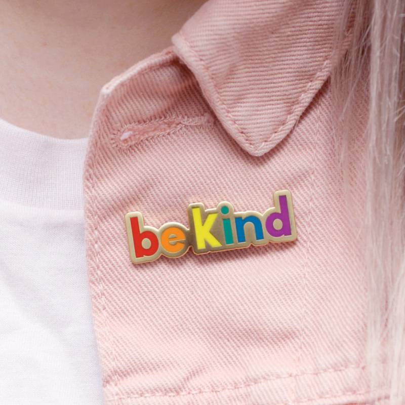 Be Kind Emaille Pin - Motivations Regenbogen Harte Flair Brosche Anstecknadel Abzeichen Anstecker Be Kind Emaille Pin - Motivations Regenbogen Harte Flair Brosche Anstecknadel Abzeichen Anstecker von AlphabetBags