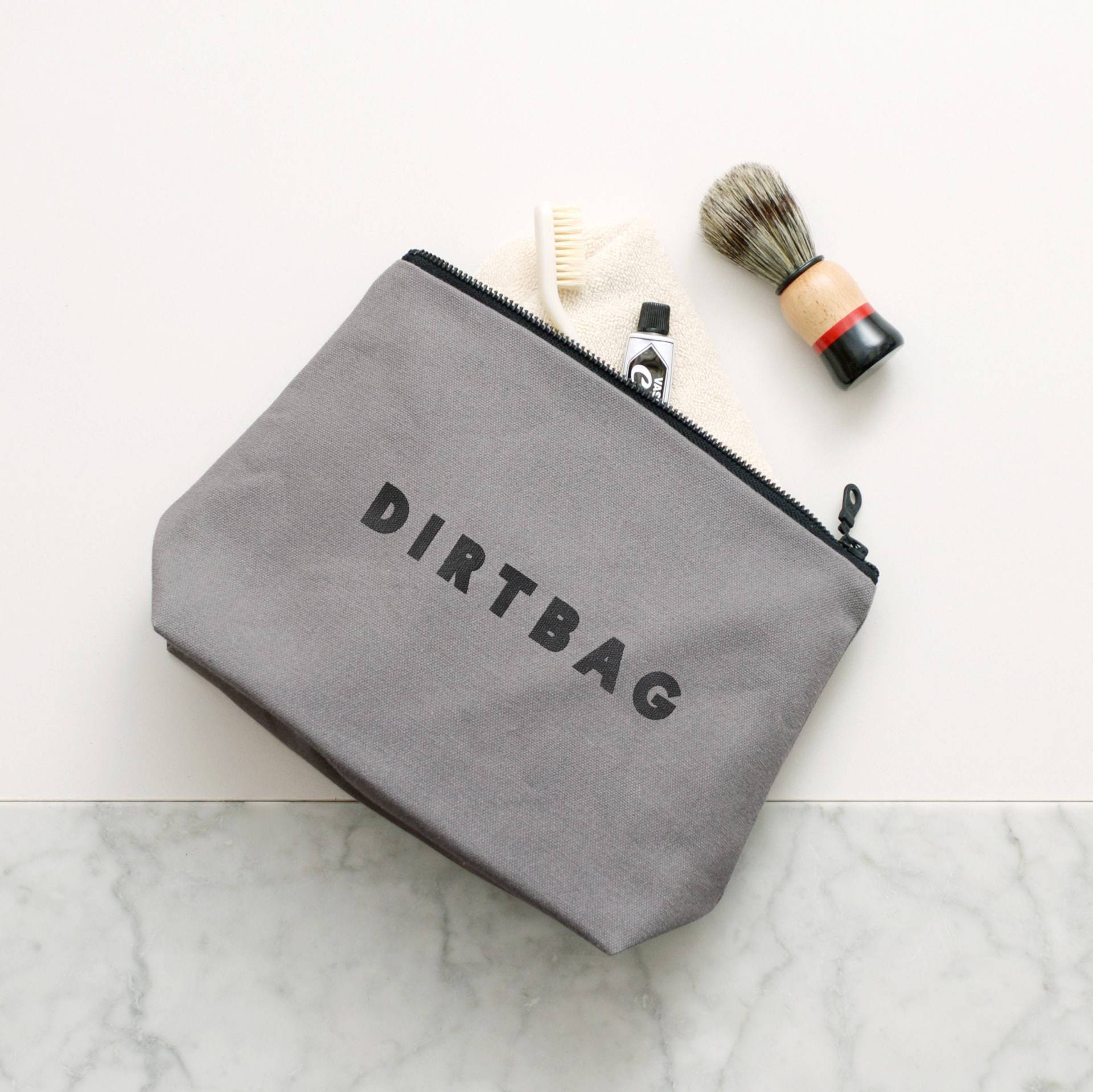 Dirtbag Kulturbeutel - Reisetasche Für Die Rasur Herren Dopp Bag Geschenk Mann von AlphabetBags