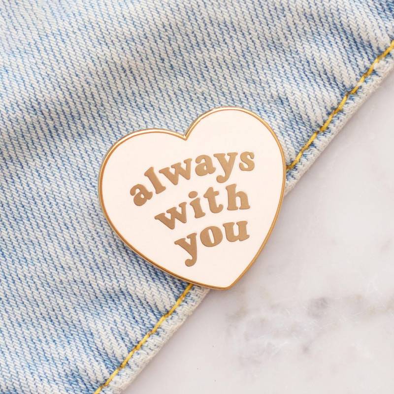 Immer Mit Dir Emaille Pin - Liebe Anstecknadel Slogan Pins Schrullig Anstecker Geschenk Liebes Token von AlphabetBags