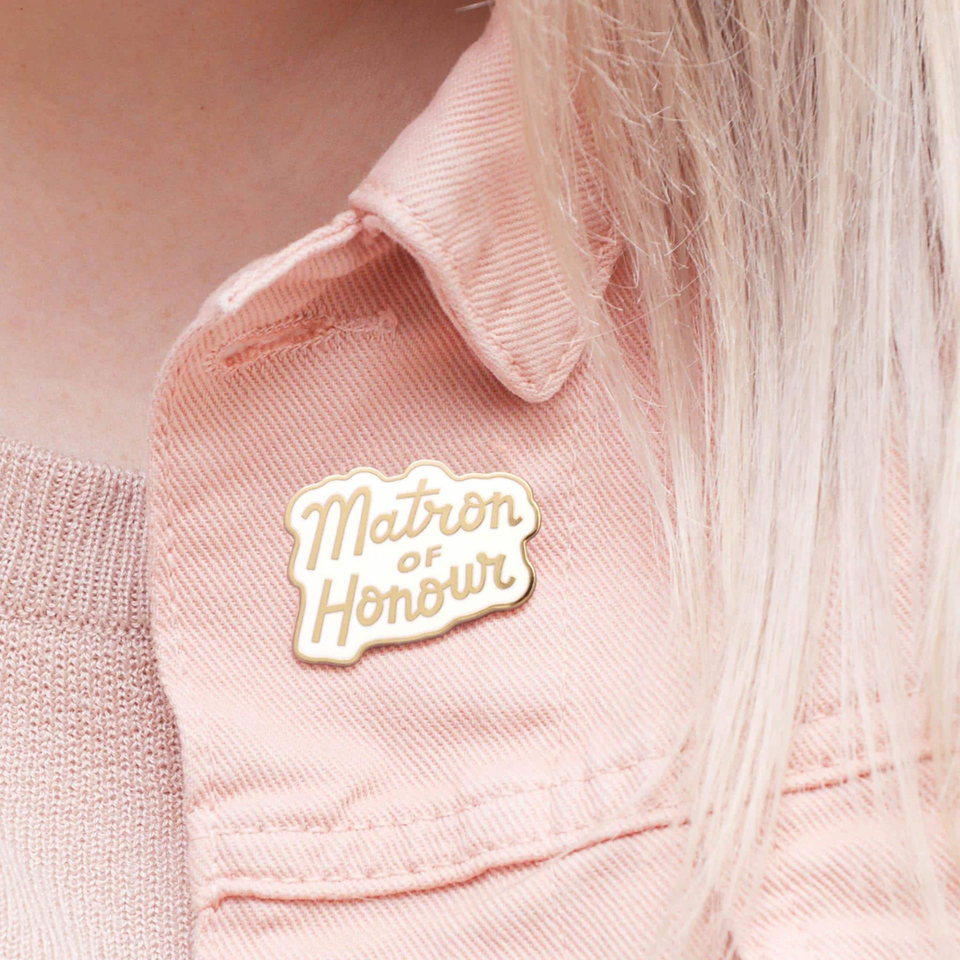 Matrone Der Ehre Emaille Pin - Hochzeit Hen Party Abzeichen Bachelorette Hard Pins Anstecker Gold Matrone Der Ehre Emaille Pin - Hochzeit Hen Party Abzeichen Bachelorette Hard Pins Anstecker Gold von AlphabetBags