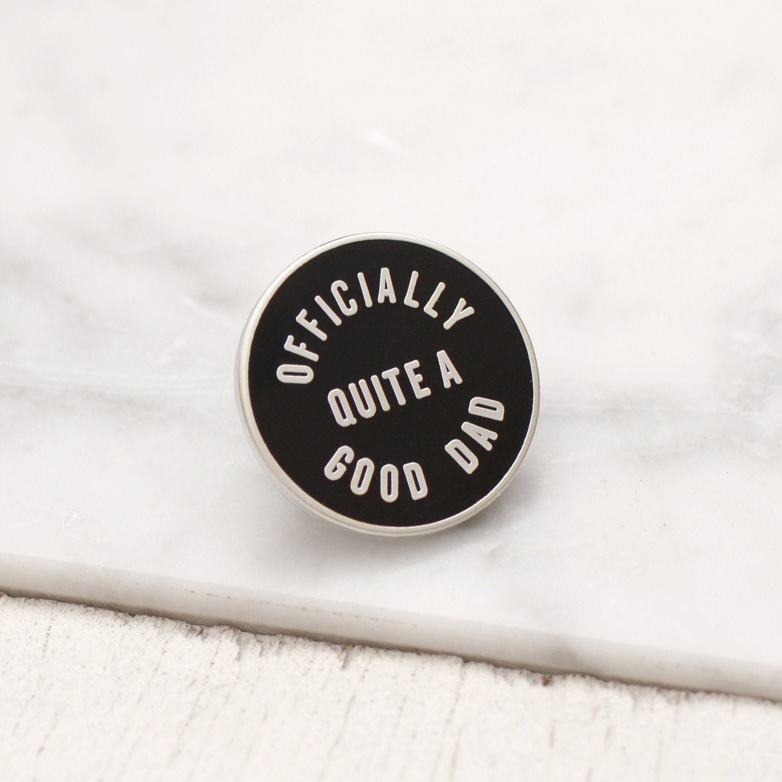 Mystic Dad Pin - Anstecknadel Pins Für Väter Patentagsgeschenk Mystic Dad Pin - Anstecknadel Pins Für Väter Patentagsgeschenk von AlphabetBags