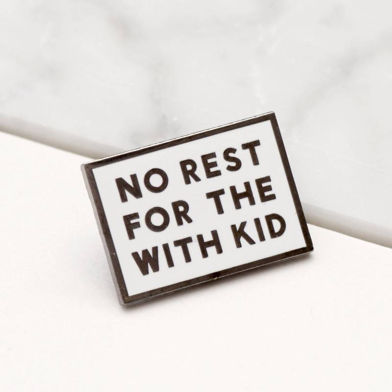 No Rest For The With Kid Pin - Mom Pins Für Mütter Hard Enamel Emaille Flair Brosche Anstecknadel New Mum Geschenk No Rest For The With Kid Pin - Mom Pins Für Mütter Hard Enamel Emaille Flair Brosche Anstecknadel New Mum Geschenk von AlphabetBags