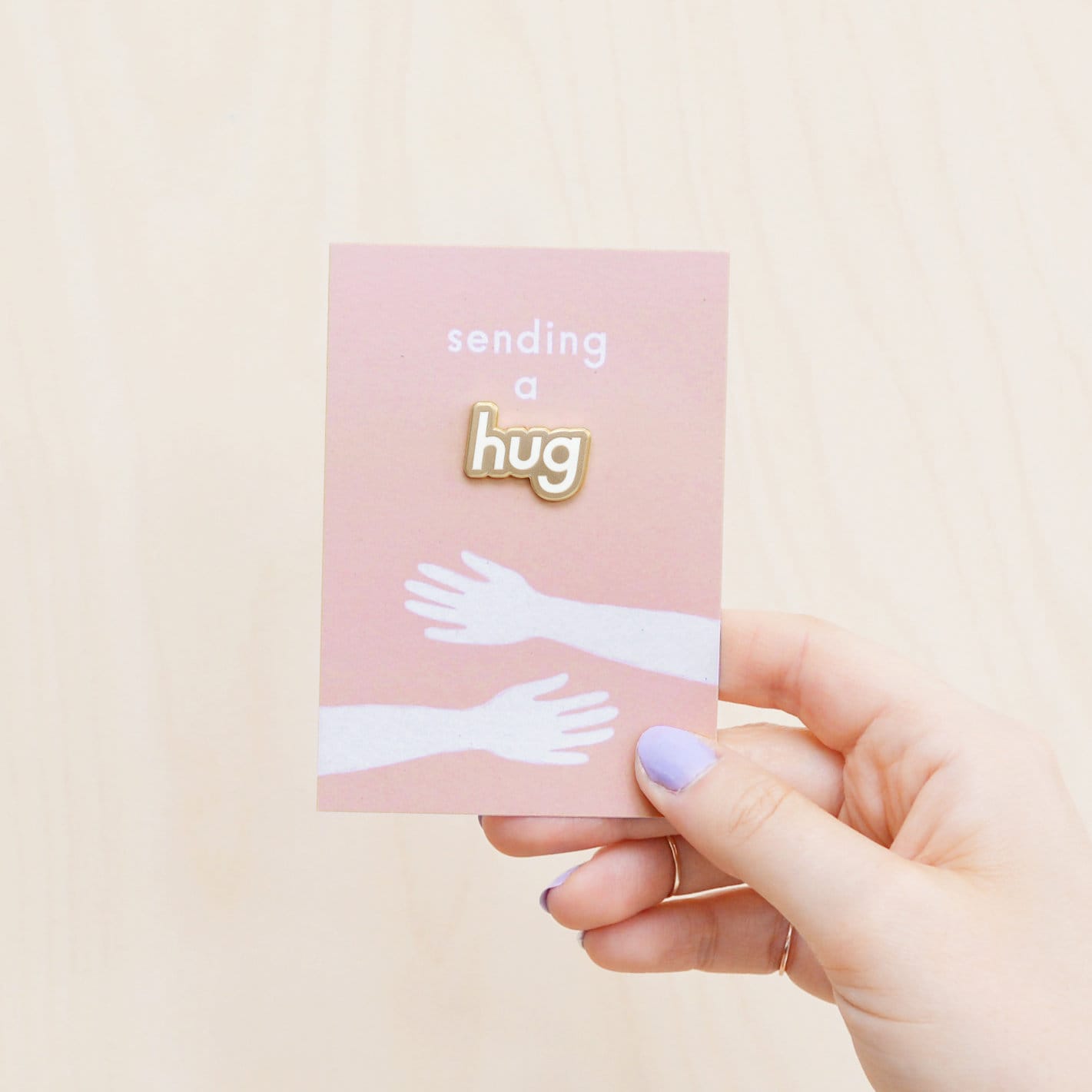 Senden Einer Umarmung Pin - Hard Enamel Hug Geschenk Für Freund Virtuelle Anstecknadel Taschenumarmung Senden Einer Umarmung Pin - Hard Enamel Hug Geschenk Für Freund Virtuelle Anstecknadel Taschenumarmung von AlphabetBags