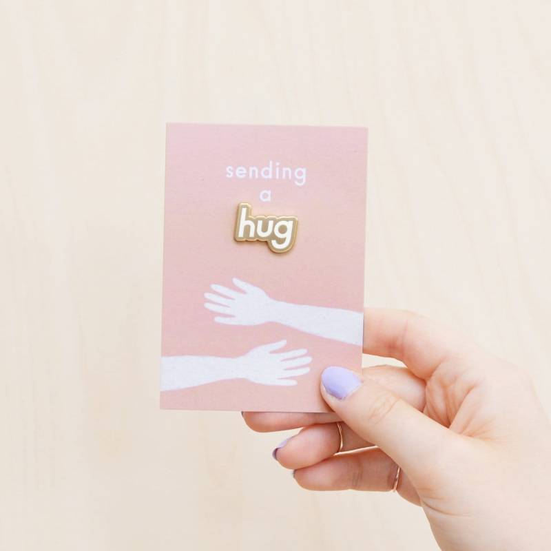 Senden Einer Umarmung Pin - Hard Enamel Hug Geschenk Für Freund Virtuelle Anstecknadel Taschenumarmung Senden Einer Umarmung Pin - Hard Enamel Hug Geschenk Für Freund Virtuelle Anstecknadel Taschenumarmung von AlphabetBags