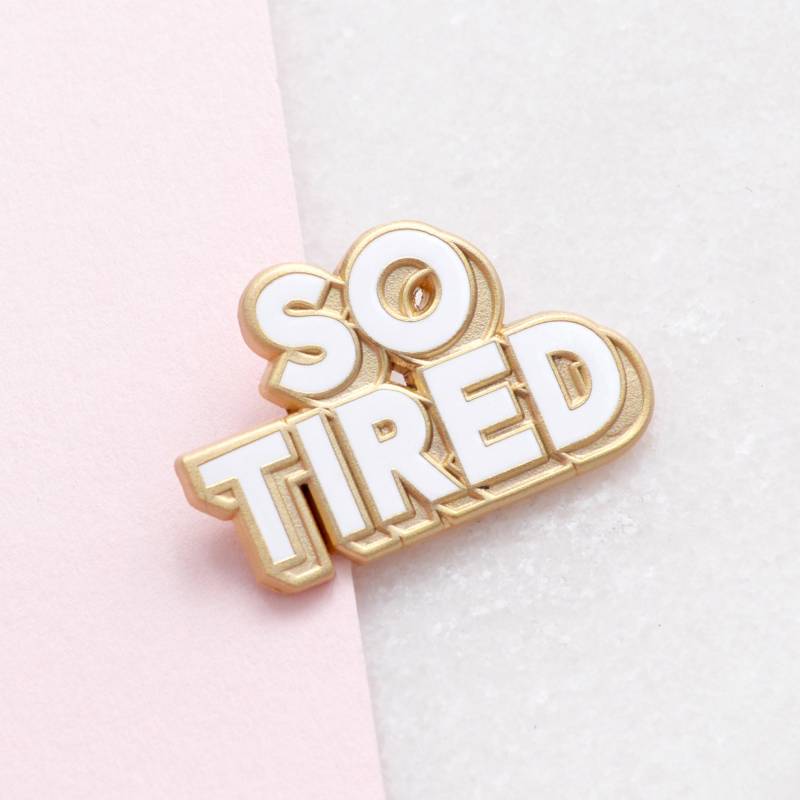 So Tired Pin - Hard Enamel New Mum Geschenk Emaille Set Flair Brosche Anstecknadel Alphabet Taschen von AlphabetBags