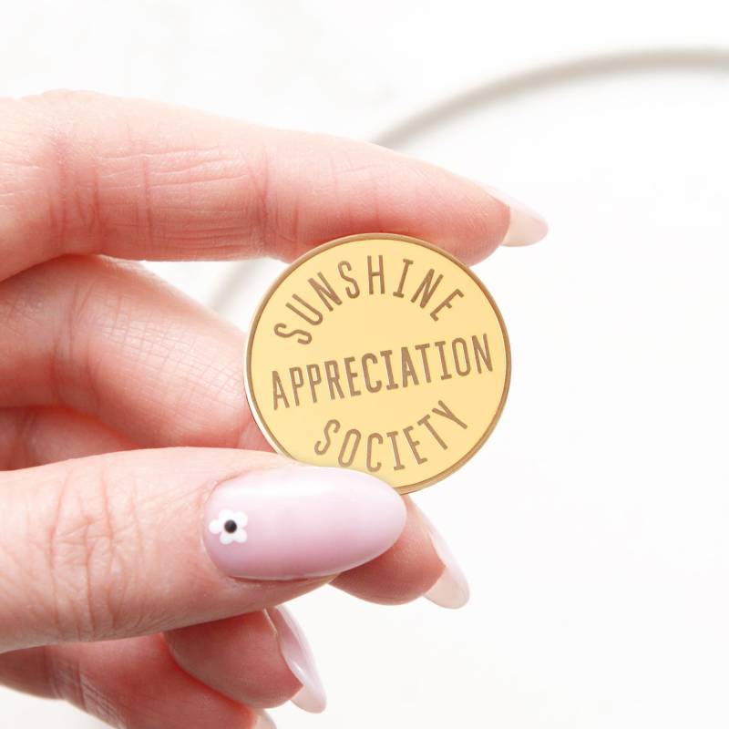 Sonnenschein Wertschätzung Gesellschaft Pin - Hard Enamel Sommer Geschenk Für Die Reise Flair Brosche Anstecknadel Pins Anstecker Sonnenschein Wertschätzung Gesellschaft Pin - Hard Enamel Sommer Geschenk Für Die Reise Flair Brosche Anstecknadel Pins Anstecker von AlphabetBags