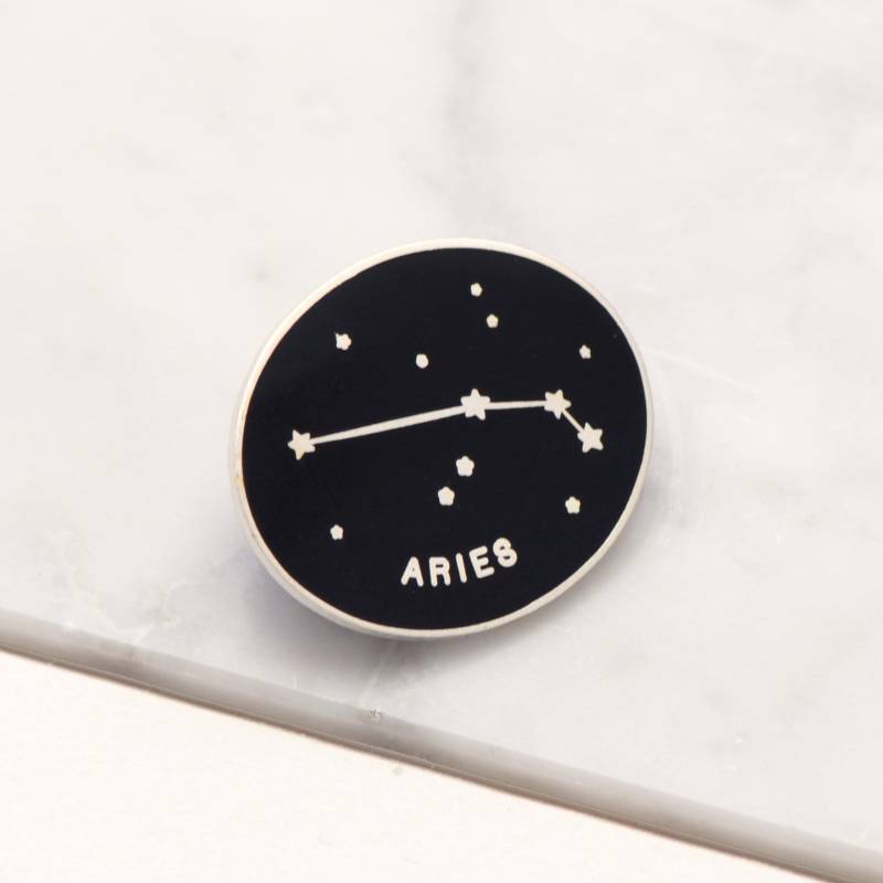 Widder Pin - Sternzeichen Sternbild Emaille Hard Pins Geburtstags Abzeichen Geschenk Widder Pin - Sternzeichen Sternbild Emaille Hard Pins Geburtstags Abzeichen Geschenk von AlphabetBags