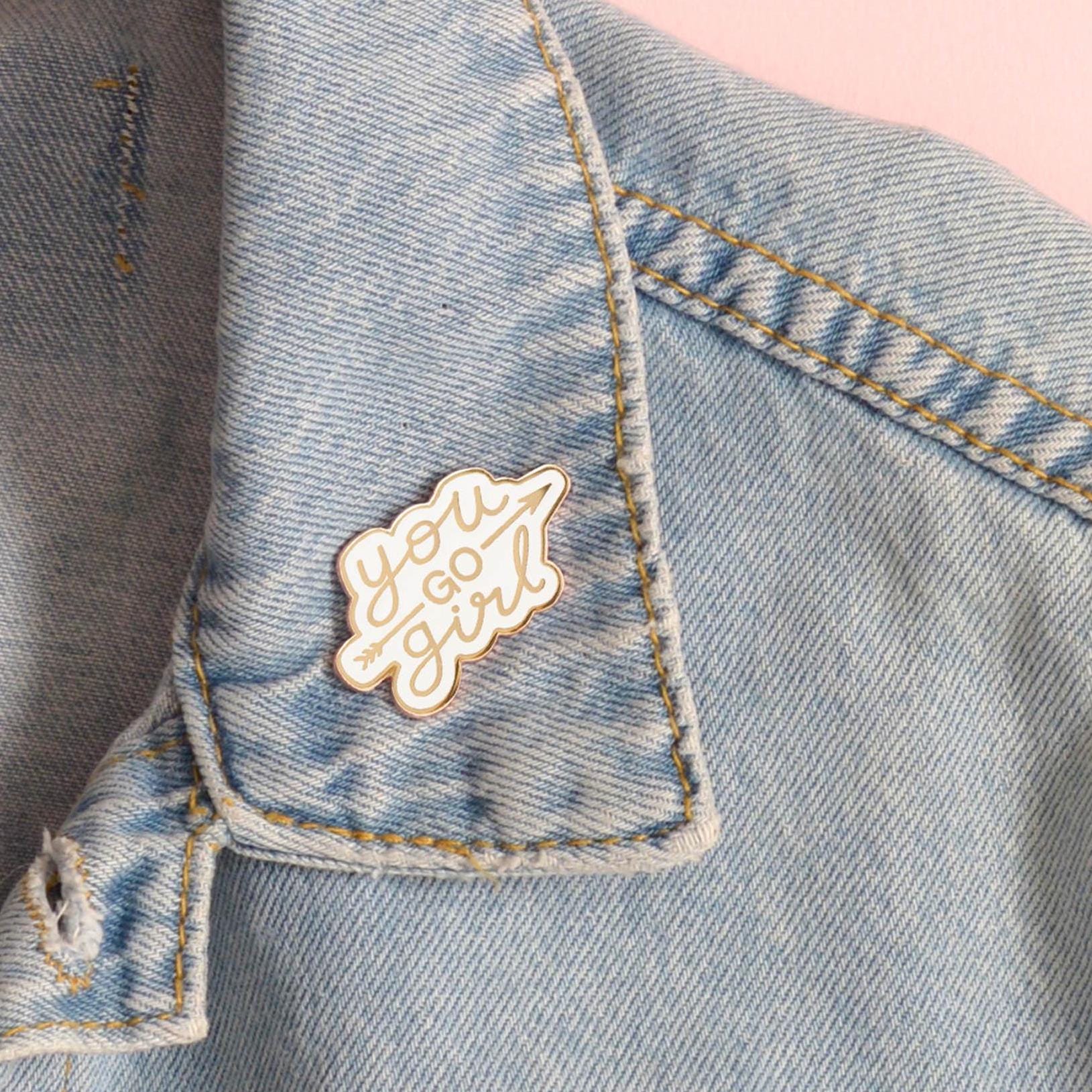 You Go Girl Pin - Motivations Harte Emaille Motivation Anstecknadel Flair Brosche Pins Anstecker You Go Girl Pin - Motivations Harte Emaille Motivation Anstecknadel Flair Brosche Pins Anstecker von AlphabetBags
