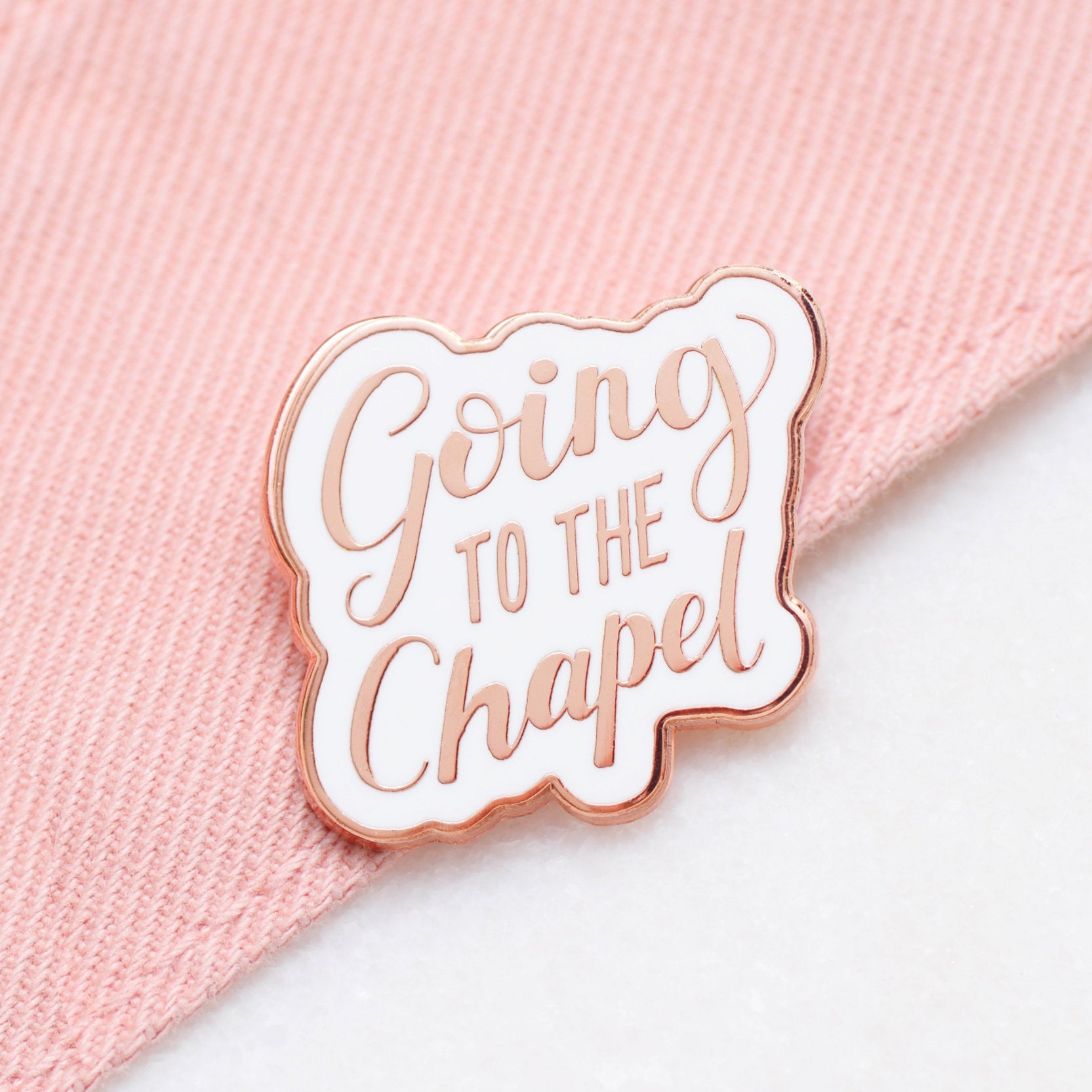 Zur Kapelle Gehen Emaille Pin - Hochzeit Anstecker Hen Party Badge Bachelorette Hard Enamel Brautgeschenk Verlobung Geschenk Zur Kapelle Gehen Emaille Pin - Hochzeit Anstecker Hen Party Badge Bachelorette Hard Enamel Brautgeschenk Verlobung Geschenk von AlphabetBags