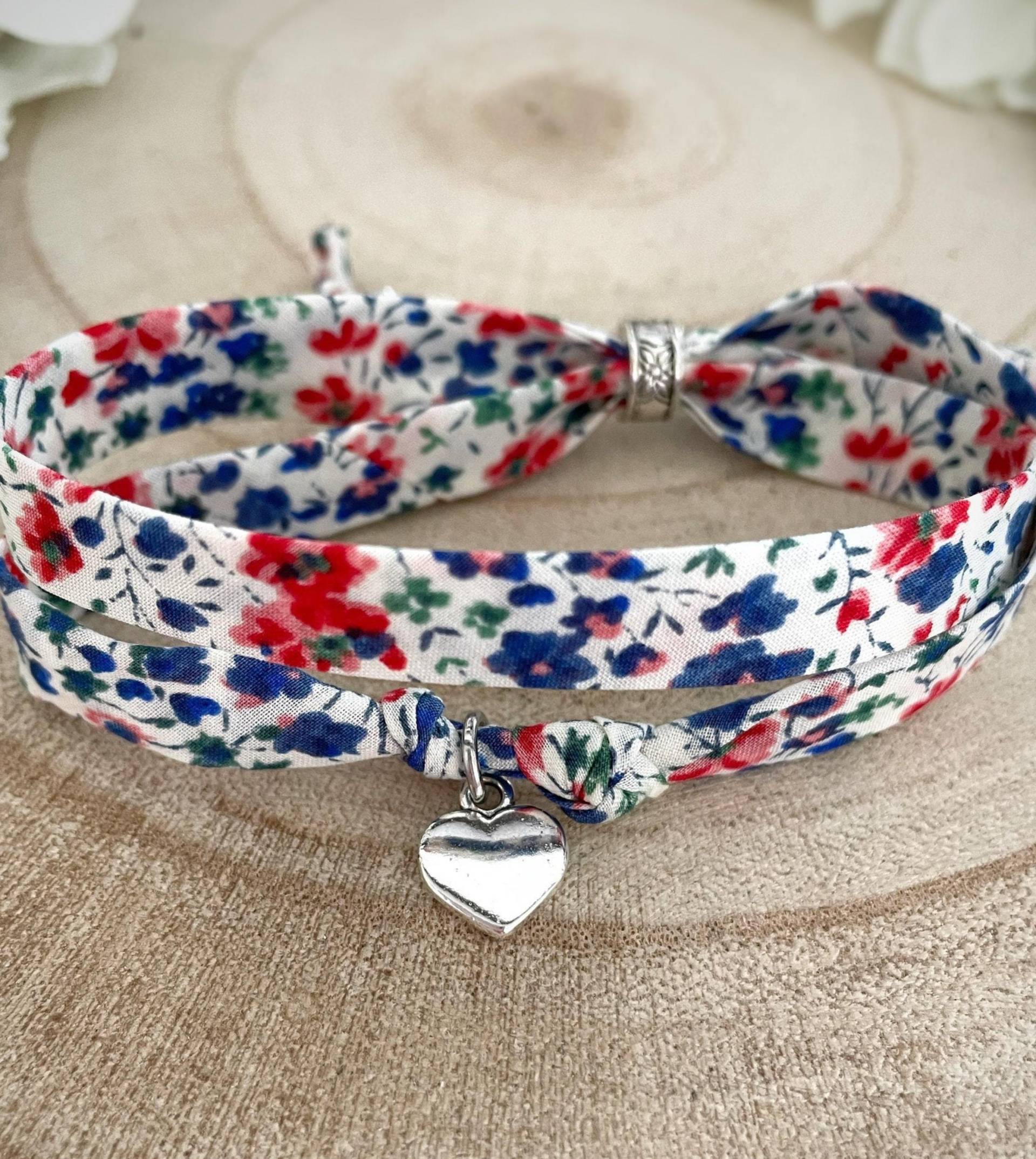 Liberty Of London Stoff-Charm-Armband Double Turn Armband Wählen Sie Ihre Charms Sterne, Herzen, Initialen, Glück Vierblättriges Kleeblatt von AlpineAngelBijoux