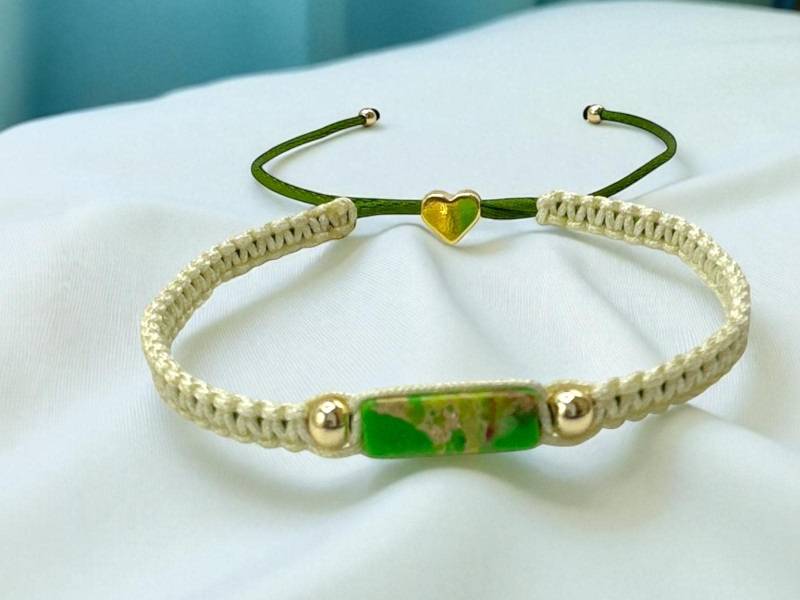 Grüner Jaspis Armband - Handgemachter Heilstein Schmuck Mit Vergoldeten Elementen- Spirituelles Geschenk- Verstellbar- Boho Stil von Alrero