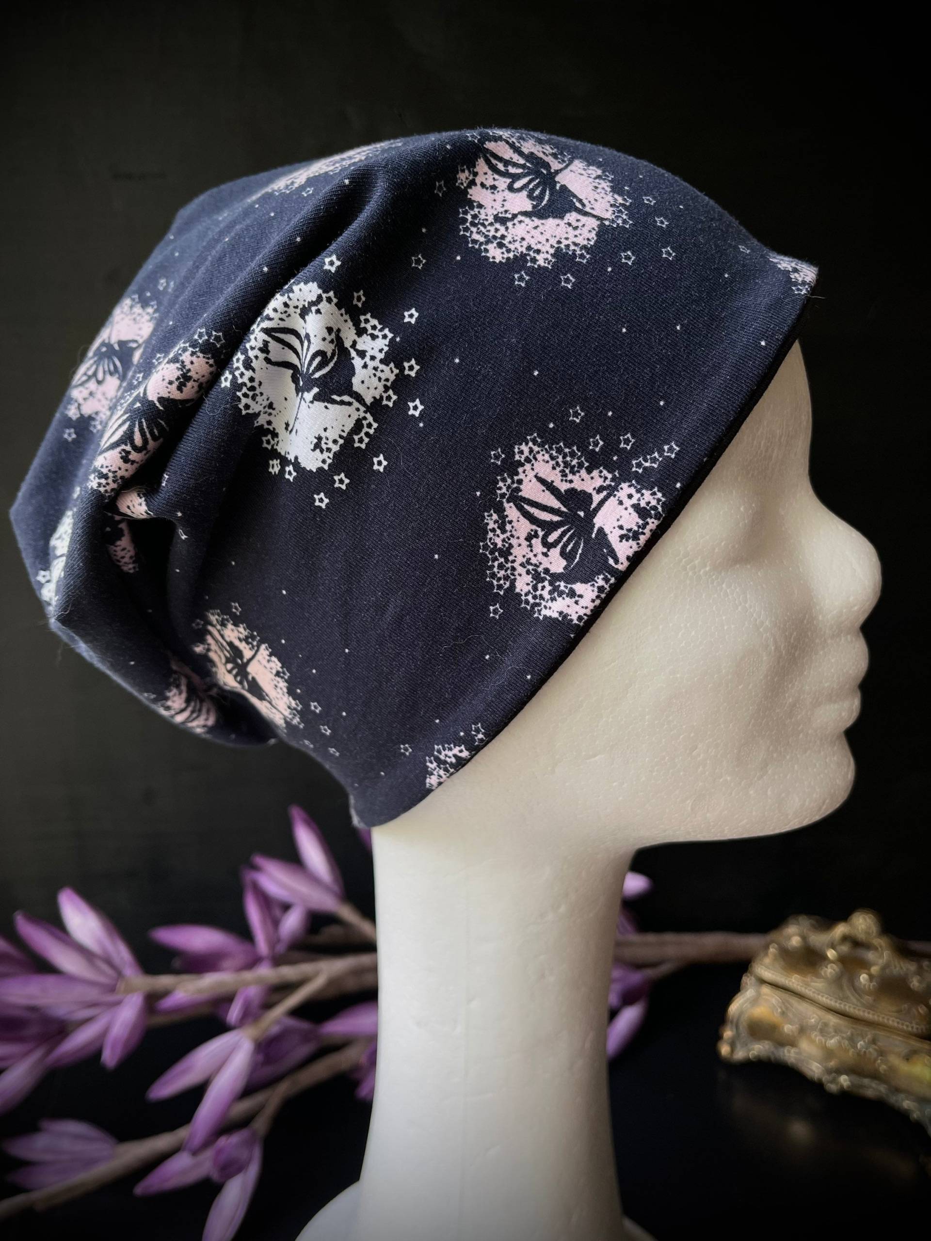Beanie Elfen & Feen Dunkelblau, Mütze, Slouchy, Damen, Weich Und Kuschelig, Jersey, Wind/Wetter, Sommer/Winter - Gothic Rockabilly Beanie Elfen & Feen Dunkelblau, Mütze, Slouchy, Damen, Weich Und Kuschelig, Jersey, Wind/Wetter, Sommer/Winter - Gothic Rockabilly von Alrunalovelace