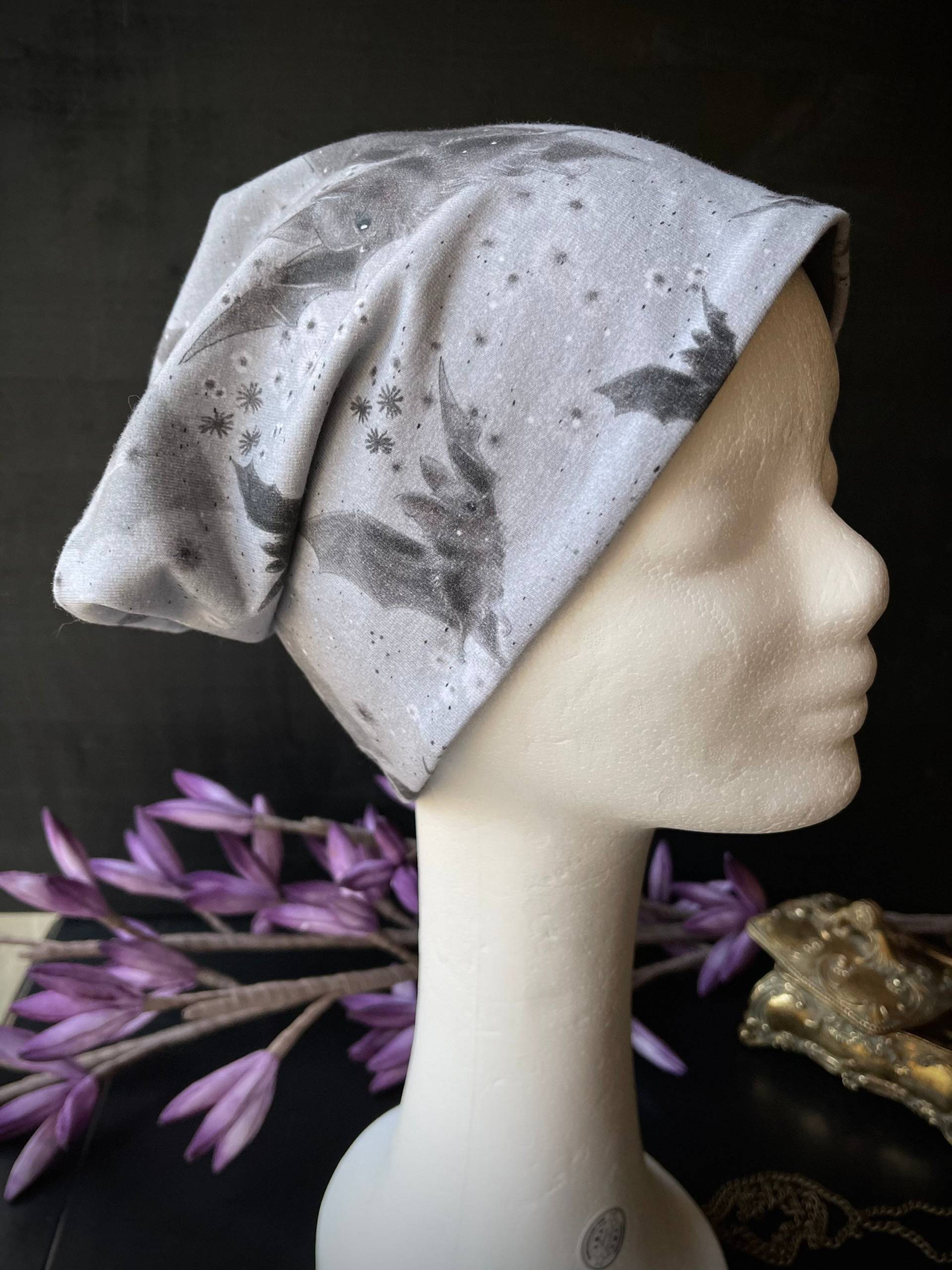 Beanie Graue Fledermaus, Nacht, Mütze, Slouchy, Damen, Weich Und Kuschelig, Jersey, Wind/Wetter, Sommer/Winter - Gothic Rockabilly Beanie Graue Fledermaus, Nacht, Mütze, Slouchy, Damen, Weich Und Kuschelig, Jersey, Wind/Wetter, Sommer/Winter - Gothic Rockabilly von Alrunalovelace