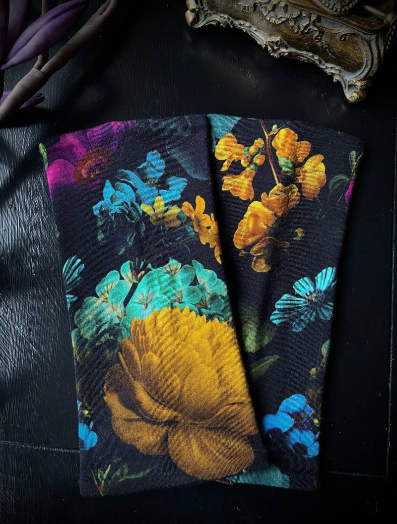 Stulpen Dunkle Blumen, Schwarz, Handstulpen, Wunderschön, Weich & Bequem, Armschützer, Armstulpen, Pulswärmer - Gothic Goth Steampunk Stulpen Dunkle Blumen, Schwarz, Handstulpen, Wunderschön, Weich & Bequem, Armschützer, Armstulpen, Pulswärmer - Gothic Goth Steampunk von Alrunalovelace