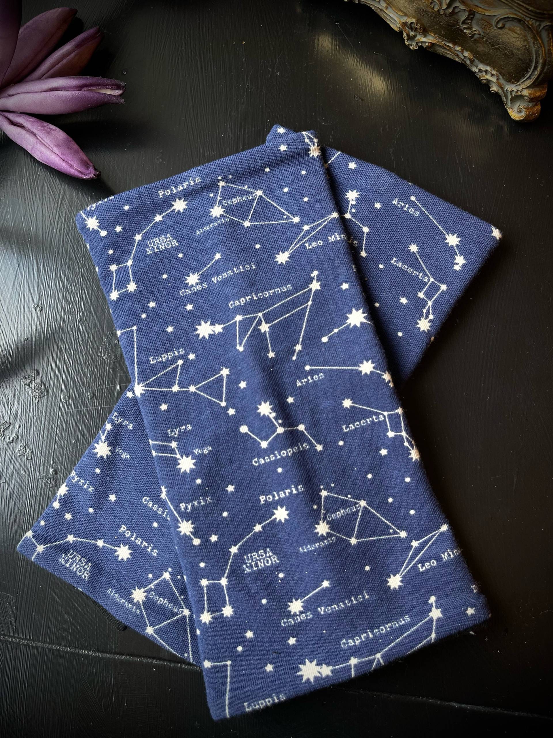Stulpen Sterne Und Sternbilder, Wunderschöne Handstulpen, Edel Kuschelig, Blau, Armschützer, Armstulpen, Pulswärmer - Gothic Rock Stulpen Sterne Und Sternbilder, Wunderschöne Handstulpen, Edel Kuschelig, Blau, Armschützer, Armstulpen, Pulswärmer - Gothic Rock von Alrunalovelace
