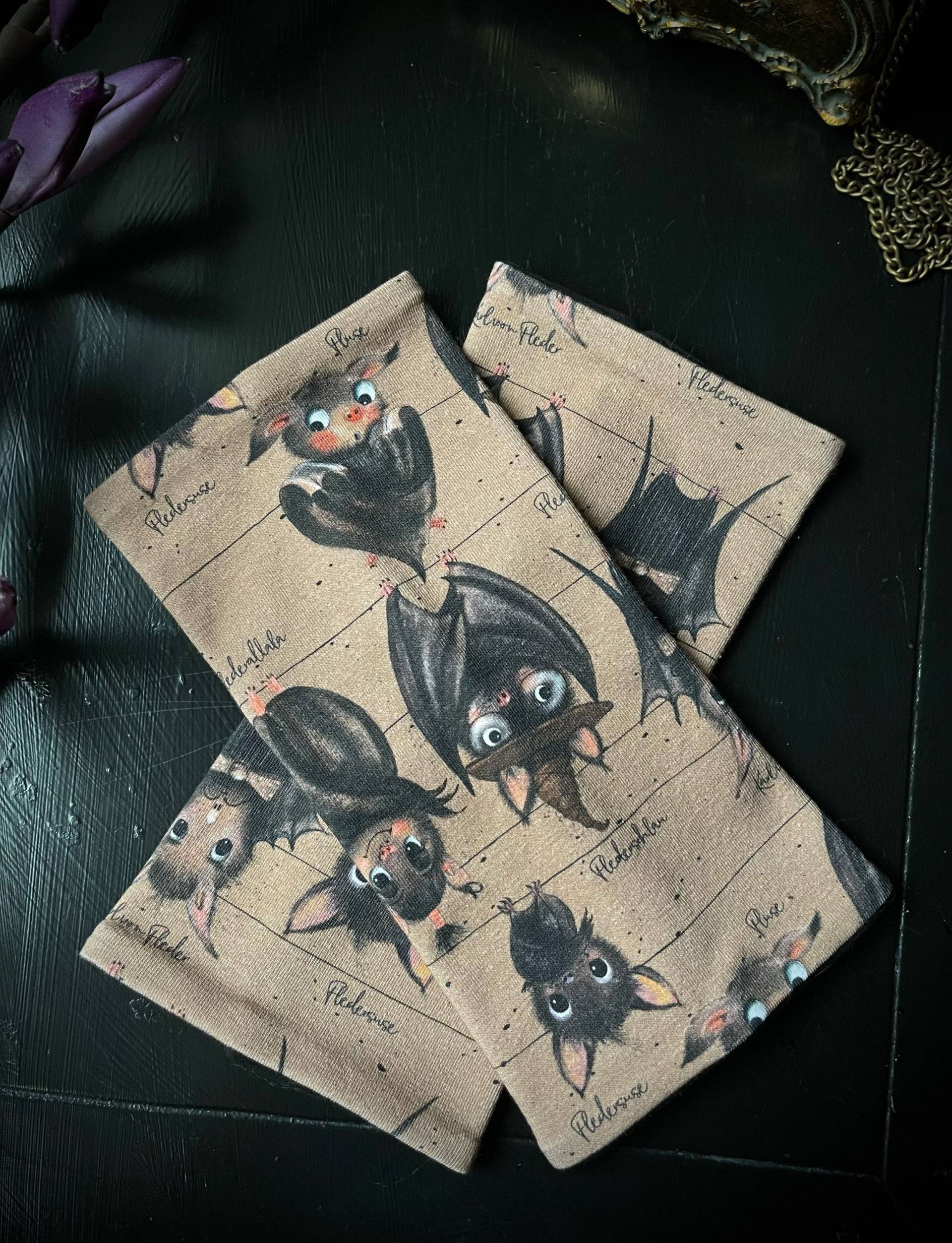 stulpen Familie Fledermaus, Süße Bats, Nacht, Edel, Braun, Kuschelig & Warm, Bequeme Handstulpen, Armschützer, Armstulpen, Pulswärmer, Gothic stulpen Familie Fledermaus, Süße Bats, Nacht, Edel, Braun, Kuschelig & Warm, Bequeme Handstulpen, Armschützer, Armstulpen, Pulswärmer, Gothic von Alrunalovelace