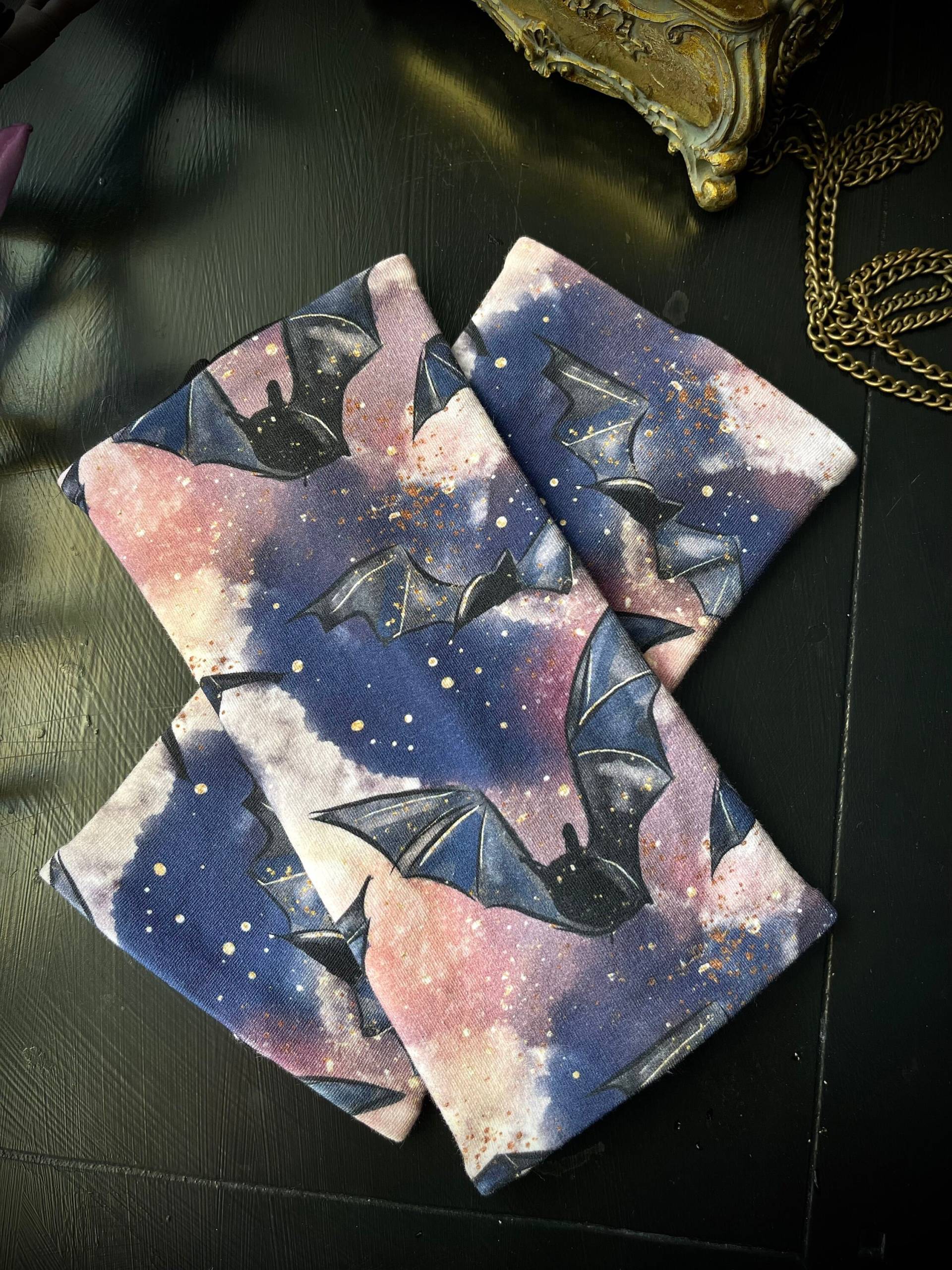 stulpen Fledermäuse, Nacht & Wolken, Bats, Kuschelig, Edel, Halloween, Handstulpen, Armschützer, Armstulpen, Pulswärmer - Gothic Goth Rock stulpen Fledermäuse, Nacht & Wolken, Bats, Kuschelig, Edel, Halloween, Handstulpen, Armschützer, Armstulpen, Pulswärmer - Gothic Goth Rock von Alrunalovelace