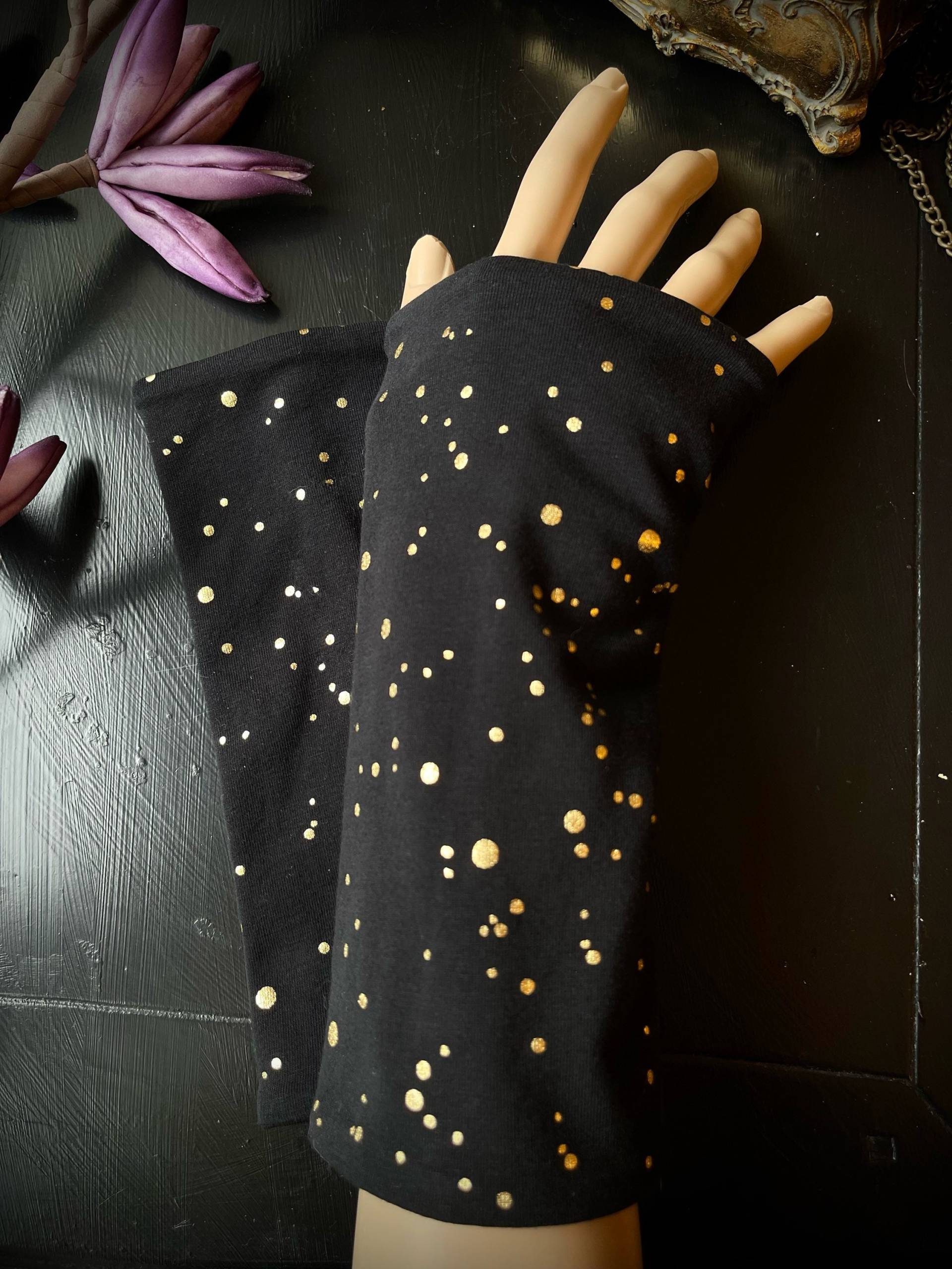 stulpen Goldene Punkte, Wunderschöne Handstulpen, Edel Und Kuschelig, Schwarz Mit Gold, Armschützer, Armstulpen, Pulswärmer - Gothic Rock stulpen Goldene Punkte, Wunderschöne Handstulpen, Edel Und Kuschelig, Schwarz Mit Gold, Armschützer, Armstulpen, Pulswärmer - Gothic Rock von Alrunalovelace