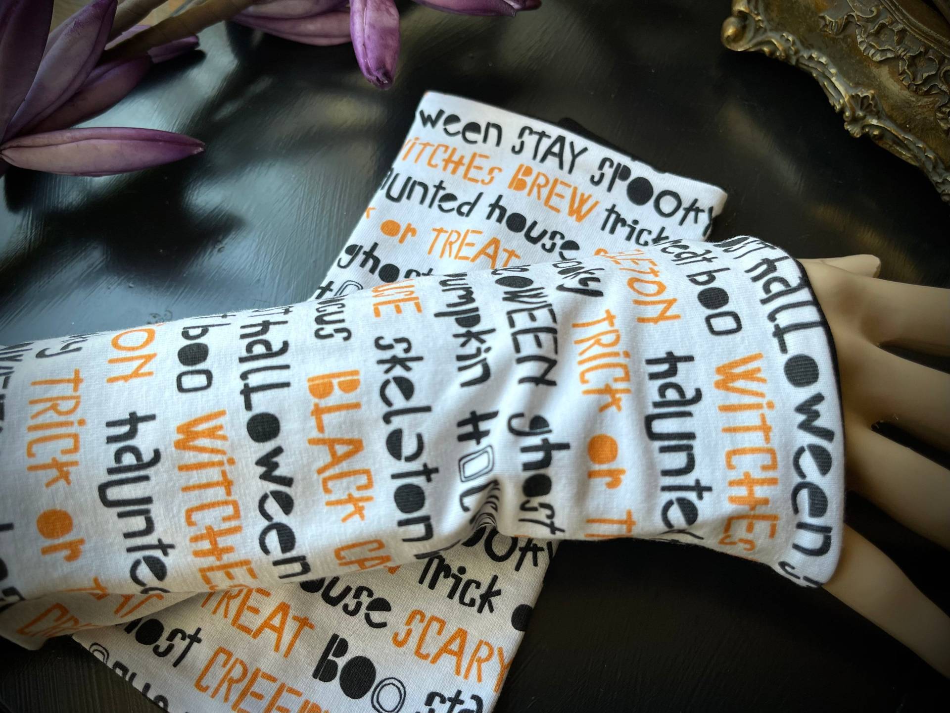 stulpen Halloween Schriftzüge, Ghost, Witch, Pumpkin, Jersey, Kuschelig & Warme Handstulpen, Armschützer, Armstulpen, Pulswärmer - Gothic stulpen Halloween Schriftzüge, Ghost, Witch, Pumpkin, Jersey, Kuschelig & Warme Handstulpen, Armschützer, Armstulpen, Pulswärmer - Gothic von Alrunalovelace