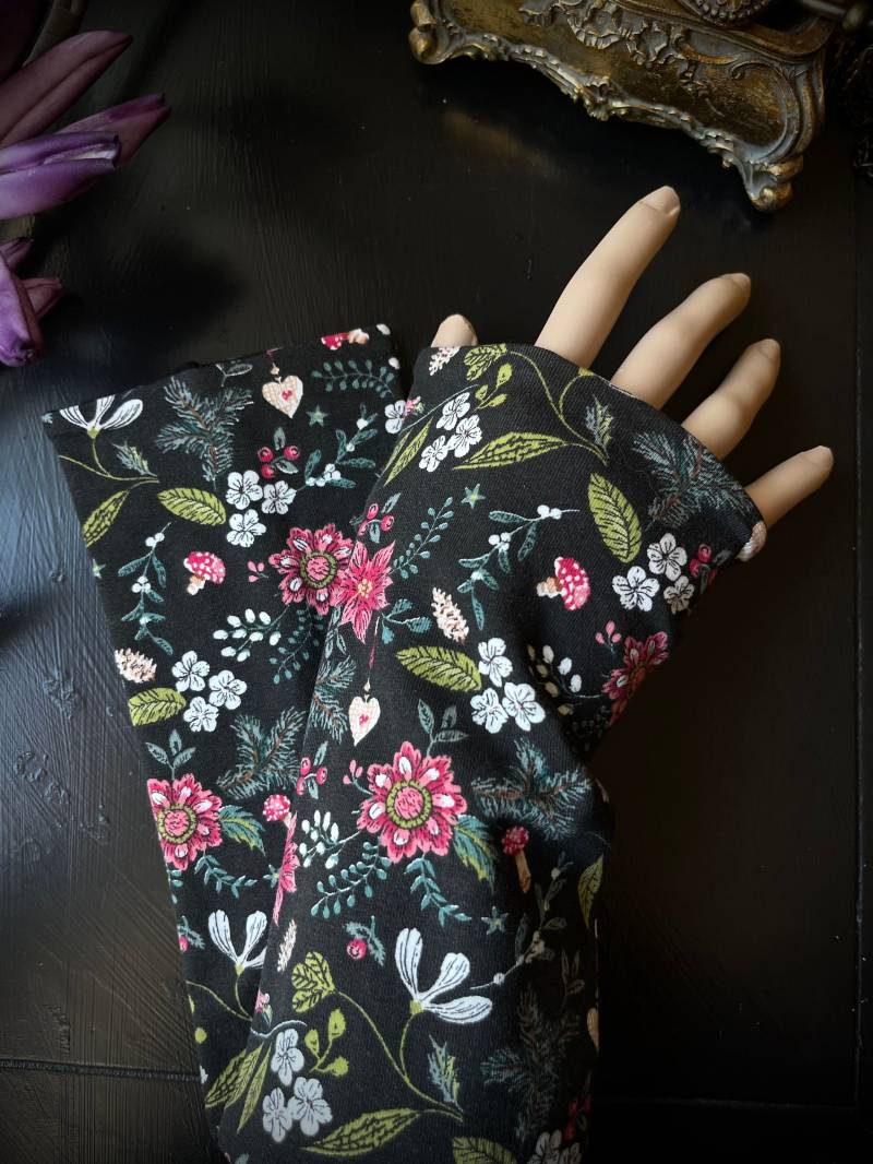 stulpen Herbst, Wald, Fliegenpilz, Blätter, Blumen, Jersey, Kuschelig & Warme Handstulpen, Armschützer, Armstulpen, Pulswärmer - Gothic von Alrunalovelace