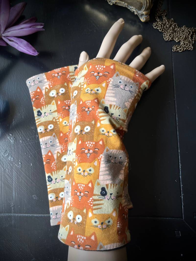 stulpen Süße Katzen, Bunt, Comic/Cartoon, Wunderschöne Handstulpen, Edel Und Kuschelig, Armschützer, Armstulpen, Pulswärmer - Gothic Rock stulpen Süße Katzen, Bunt, Comic/Cartoon, Wunderschöne Handstulpen, Edel Und Kuschelig, Armschützer, Armstulpen, Pulswärmer - Gothic Rock von Alrunalovelace