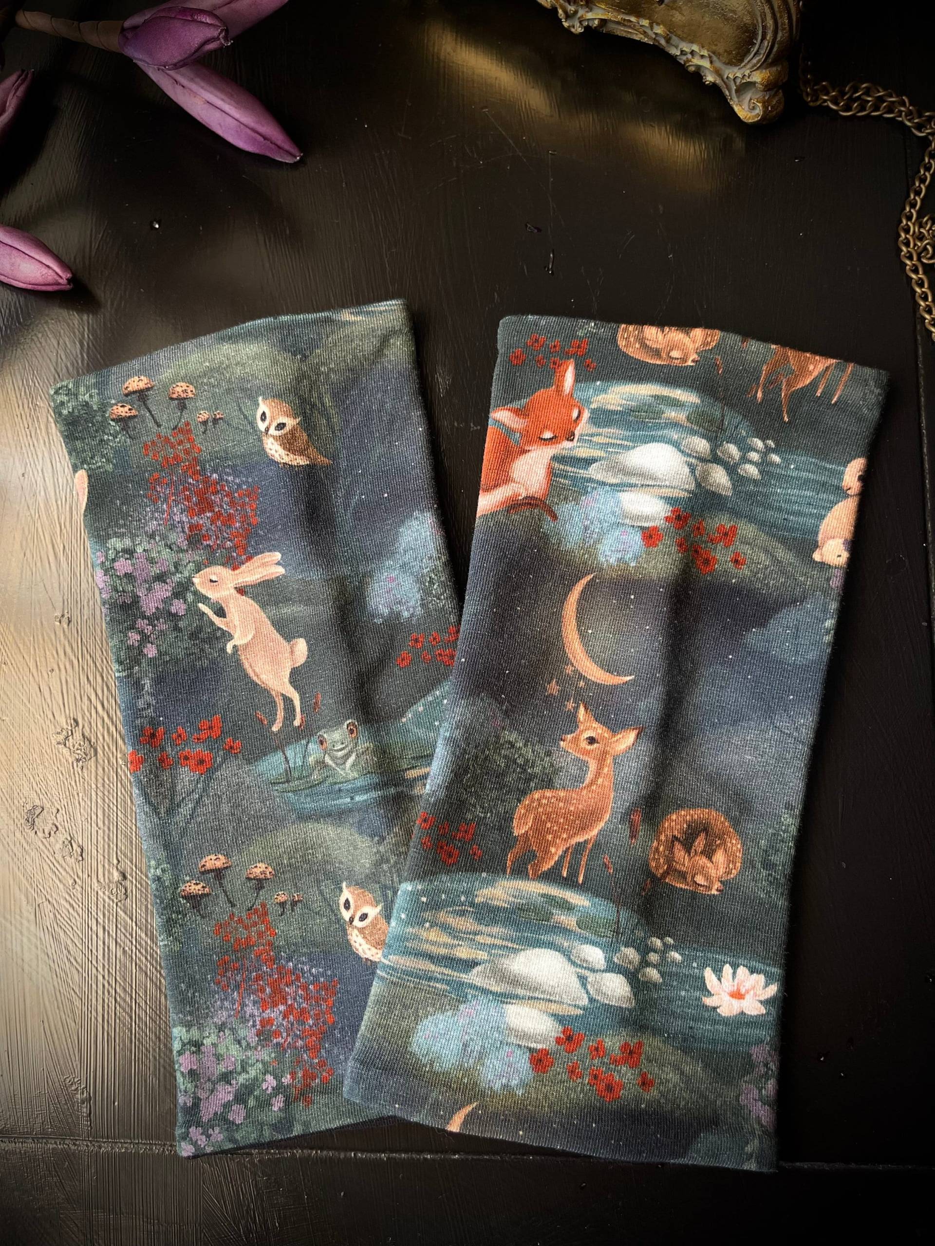 stulpen Waldnacht, Hase, Eule, Reh, Fuchs, Mond, Schwarz, Handstulpen, Armschützer, Armstulpen, Pulswärmer - Gothic Goth Rock stulpen Waldnacht, Hase, Eule, Reh, Fuchs, Mond, Schwarz, Handstulpen, Armschützer, Armstulpen, Pulswärmer - Gothic Goth Rock von Alrunalovelace