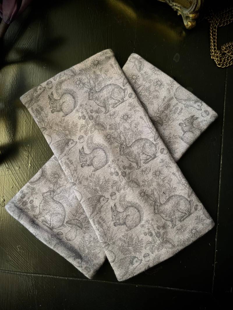 stulpen Waldtiere, Hase, Eichhörnchen & Igel, Warm Und Kuschelig, Edel, Grauebraune Handstulpen, Armschützer, Armstulpen, Pulswärmer - Gothic von Alrunalovelace