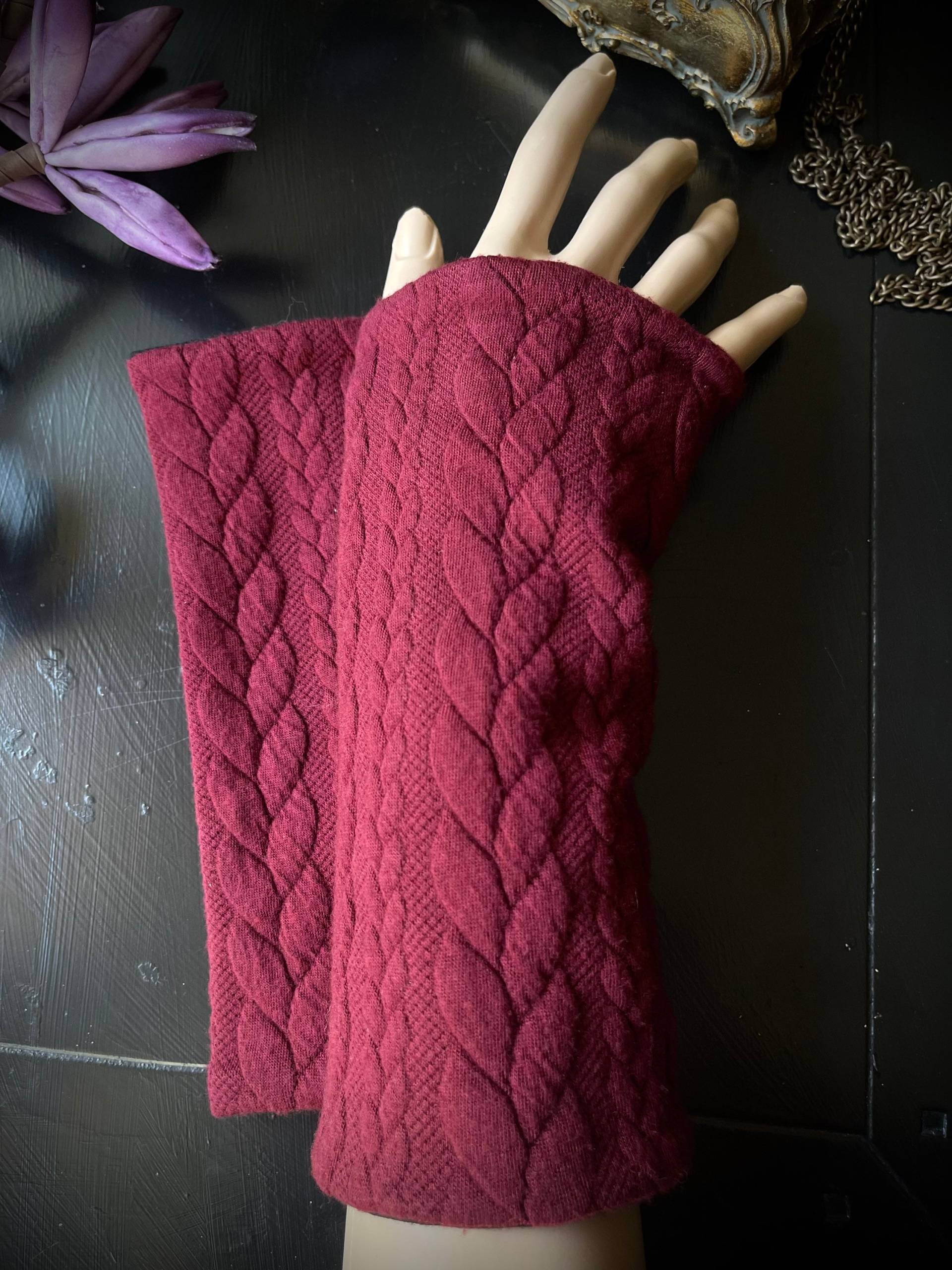 stulpen Zopfmuster, Kuschelig, Edel - Handstulpen, Armschützer, Armstulpen, Pulswärmer Accessoires Spitze Gothic Goth Rock stulpen Zopfmuster, Kuschelig, Edel - Handstulpen, Armschützer, Armstulpen, Pulswärmer Accessoires Spitze Gothic Goth Rock von Alrunalovelace