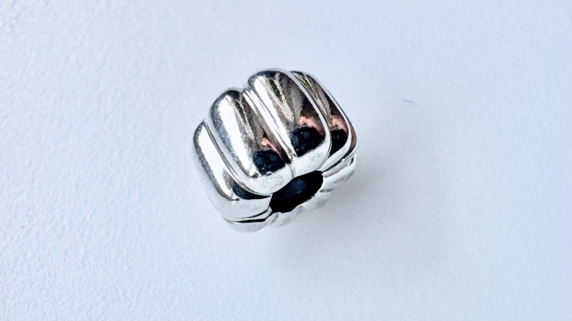 Authentisch Pandora Charm Gerippter Clip 790163 Bead Silber 925 Ale New Authentisch Pandora Charm Gerippter Clip 790163 Bead Silber 925 Ale New von Altarshopp