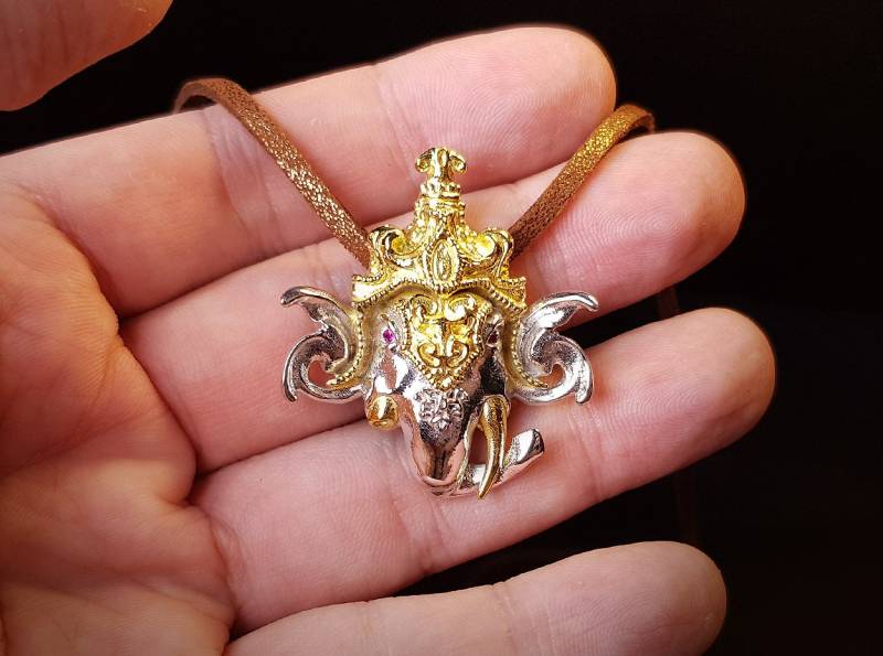 Extrem Detaillierte Dekorative Lord Ganesha Kopf Anhänger | 925 Sterlingsilber Vergoldet Mit Rubinaugen Extrem Detaillierte Dekorative Lord Ganesha Kopf Anhänger | 925 Sterlingsilber Vergoldet Mit Rubinaugen von AlteJewellers