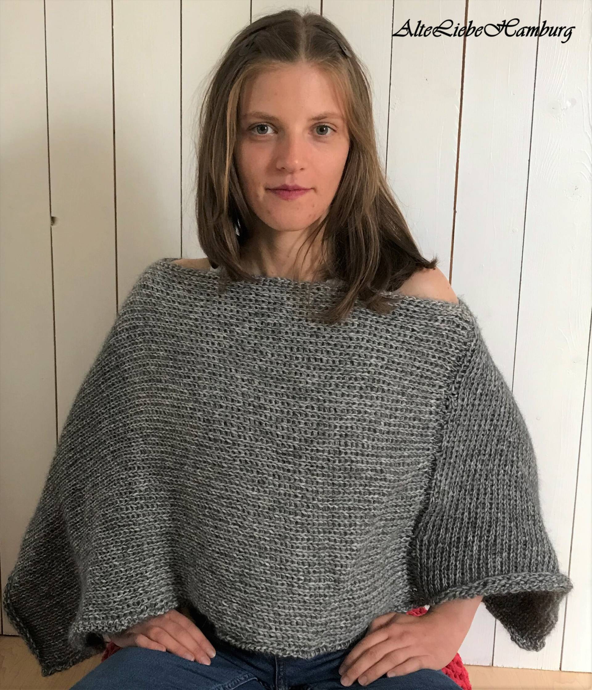Alpaca-Mohair Woll-Poncho in Grau Weiß -Handgestrickt/strick-Poncho Alpaca-Mohair Woll-Poncho in Grau Weiß -Handgestrickt/strick-Poncho von AlteLiebeHamburg