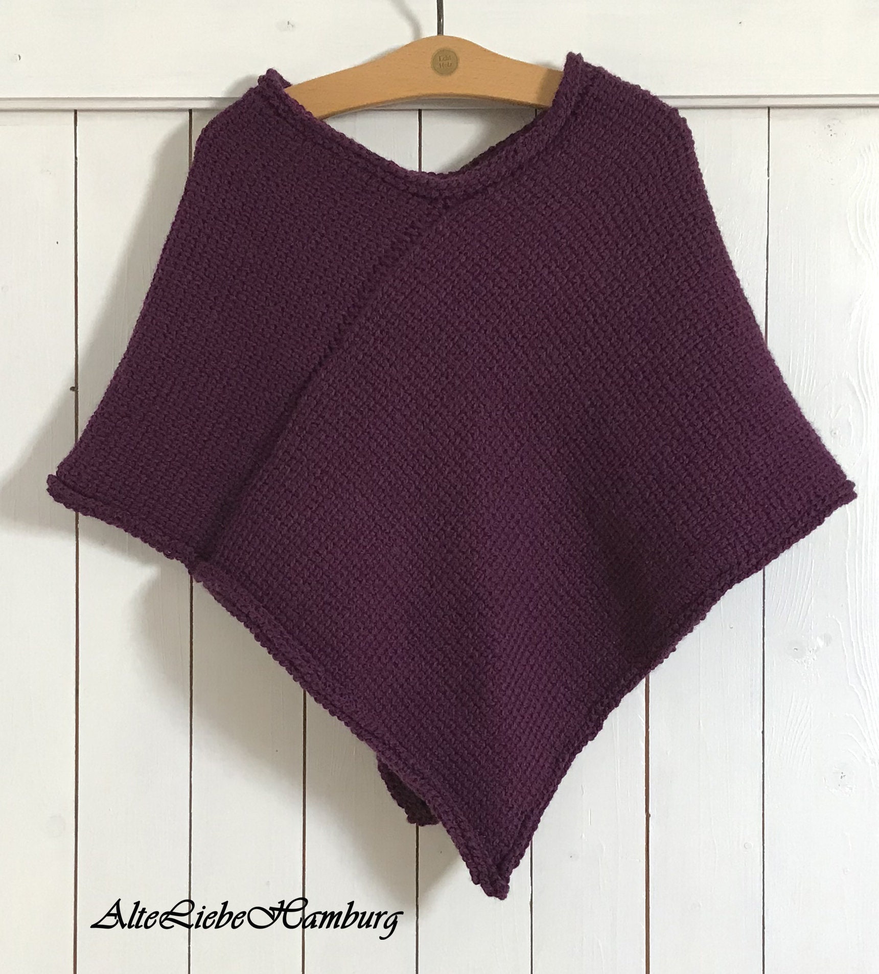 Woll-Poncho in Beere-Handgestrickt/strick-Poncho Woll-Poncho in Beere-Handgestrickt/strick-Poncho von AlteLiebeHamburg